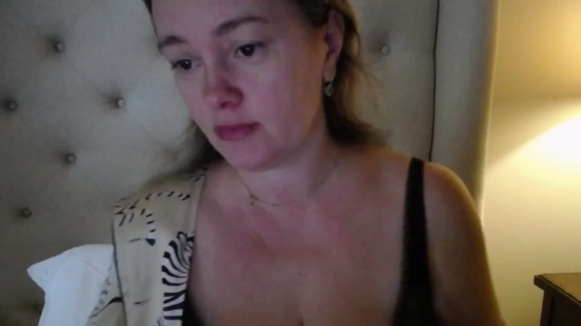 Gallery image thumbnail from J0llye's myfreecams stream on, 11/18/2025, 16:03 image 10 of 20