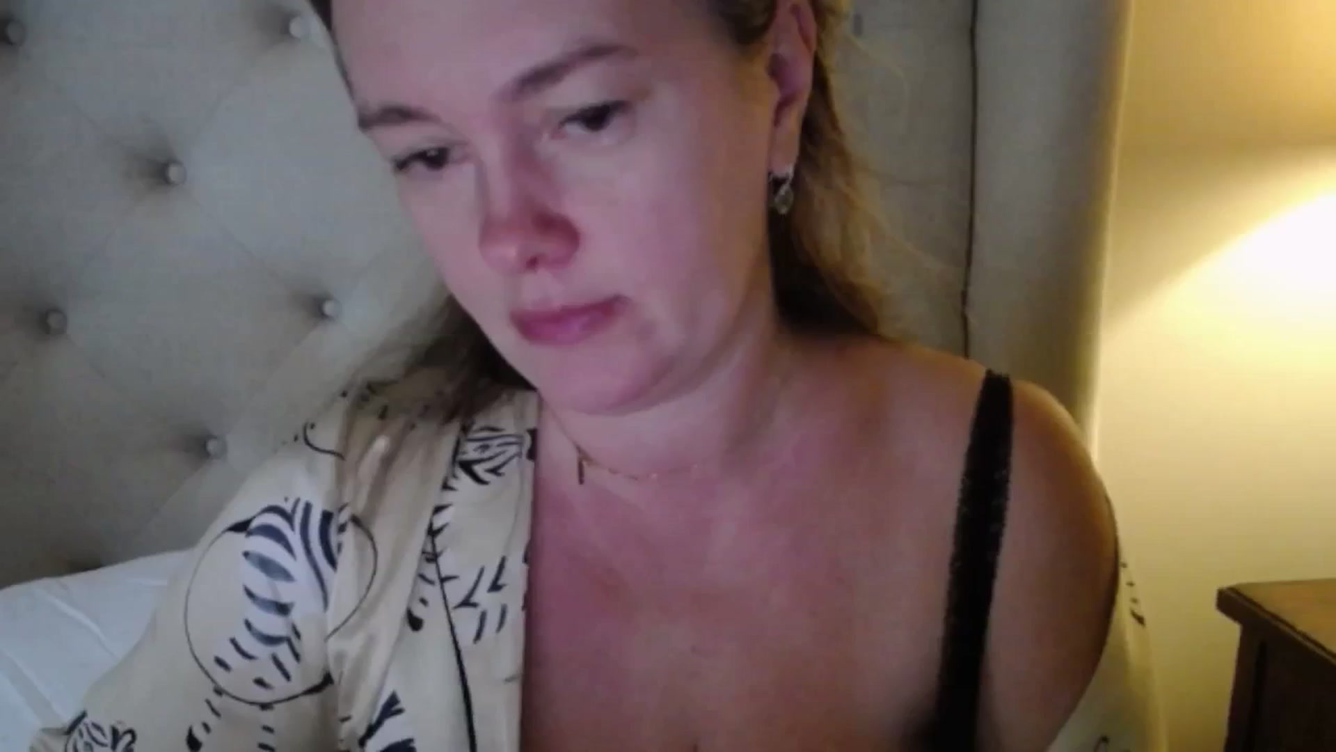 Gallery image thumbnail from J0llye's myfreecams stream on, 11/18/2025, 17:05 image 6 of 20