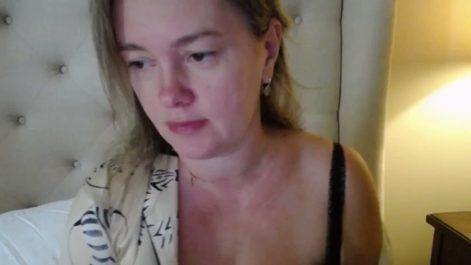 Gallery image thumbnail from J0llye's myfreecams stream on, 11/18/2025, 17:05 image 4 of 20