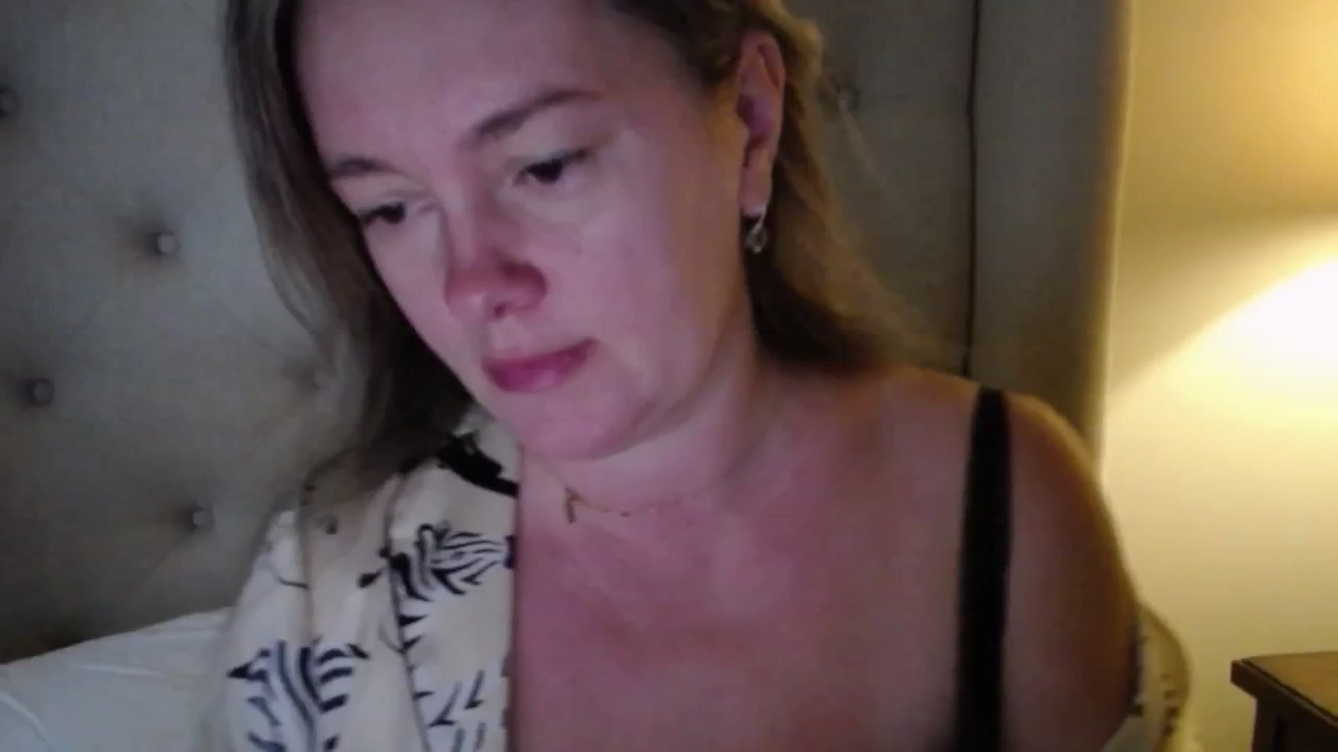 Gallery image thumbnail from J0llye's myfreecams stream on, 11/18/2025, 17:05 image 9 of 20