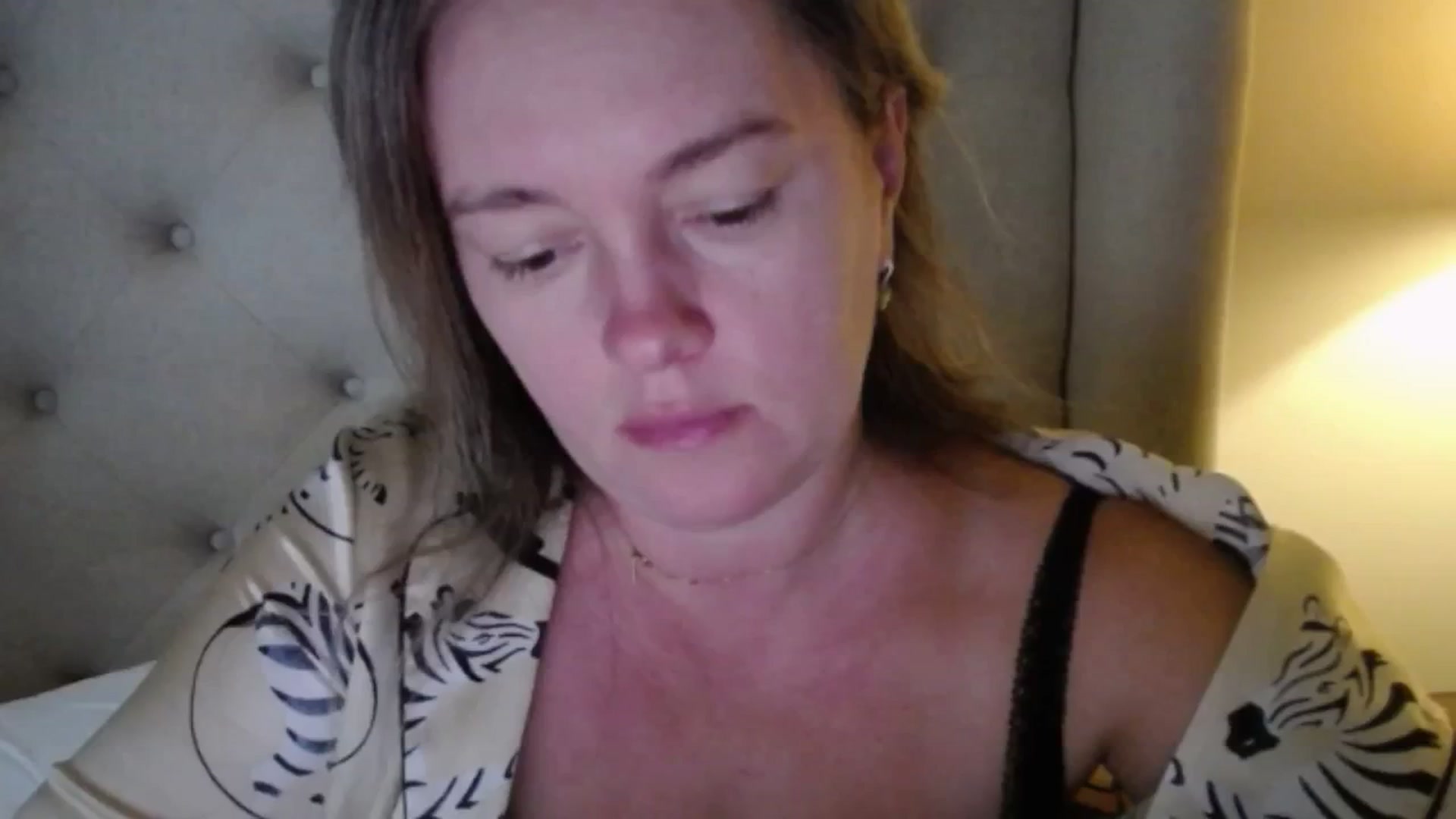 Gallery image thumbnail from J0llye's myfreecams stream on, 11/18/2025, 17:05 image 15 of 20