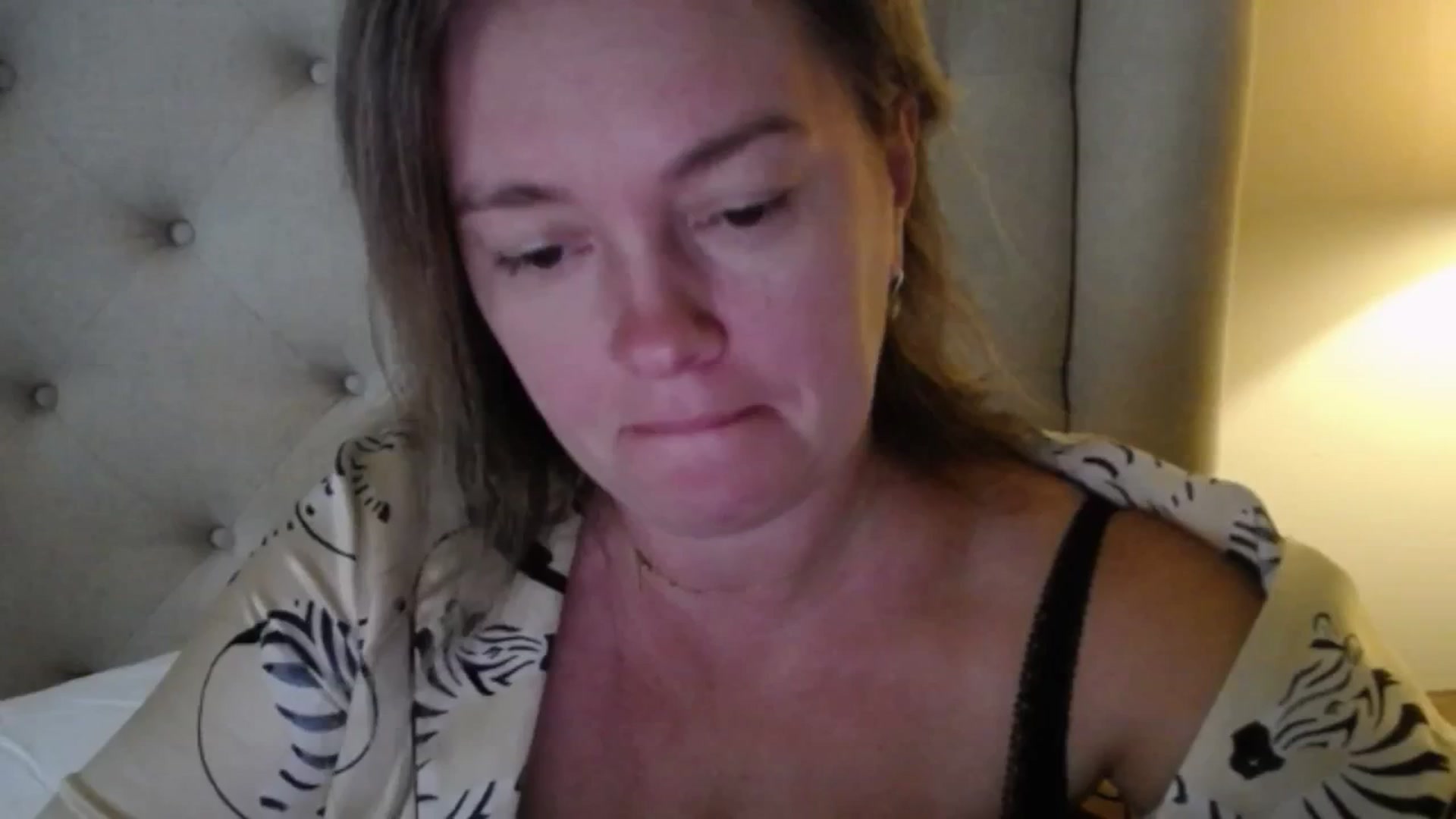 Gallery image thumbnail from J0llye's myfreecams stream on, 11/18/2025, 17:05 image 16 of 20