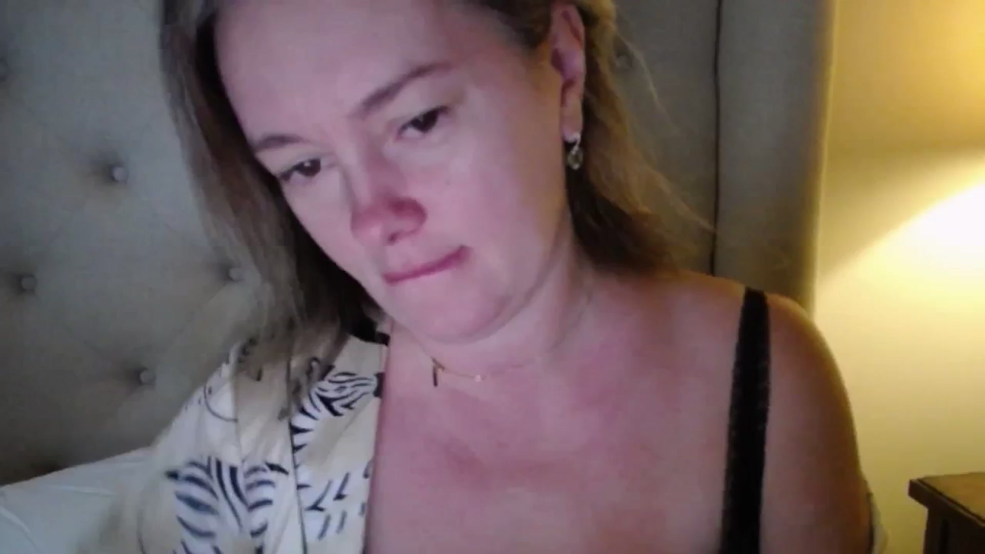 Gallery image thumbnail from J0llye's myfreecams stream on, 11/18/2025, 17:05 image 13 of 20