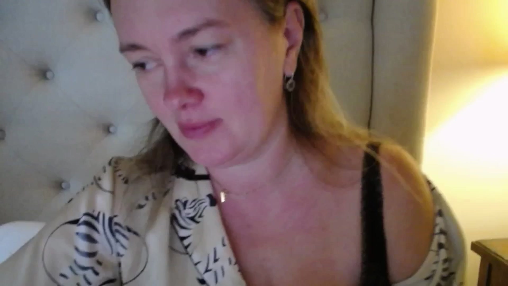 Gallery image thumbnail from J0llye's myfreecams stream on, 11/18/2025, 20:33 image 15 of 20