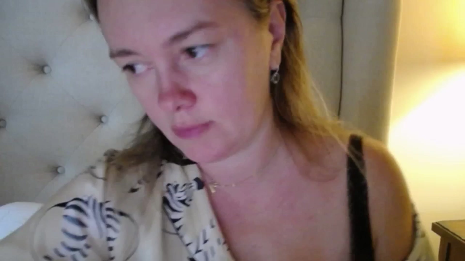 Gallery image thumbnail from J0llye's myfreecams stream on, 11/18/2025, 20:33 image 17 of 20