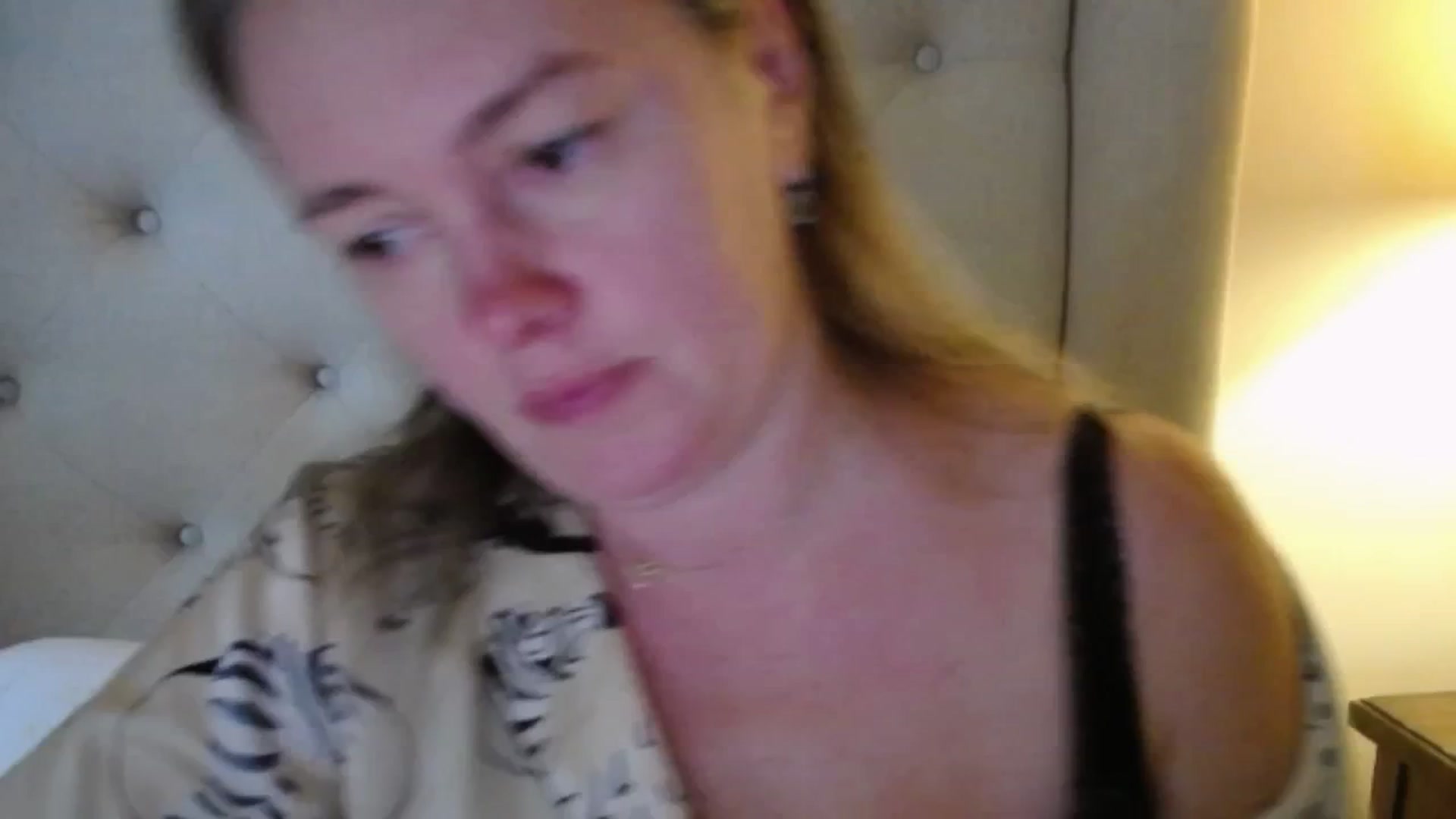 Gallery image thumbnail from J0llye's myfreecams stream on, 11/18/2025, 20:33 image 14 of 20