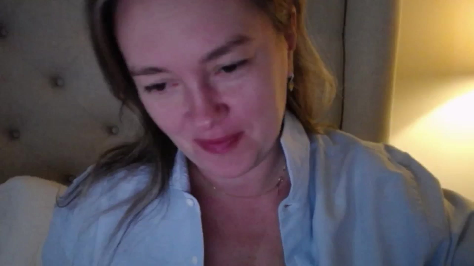 Gallery image thumbnail from J0llye's myfreecams stream on, 11/19/2025, 16:15 image 8 of 20