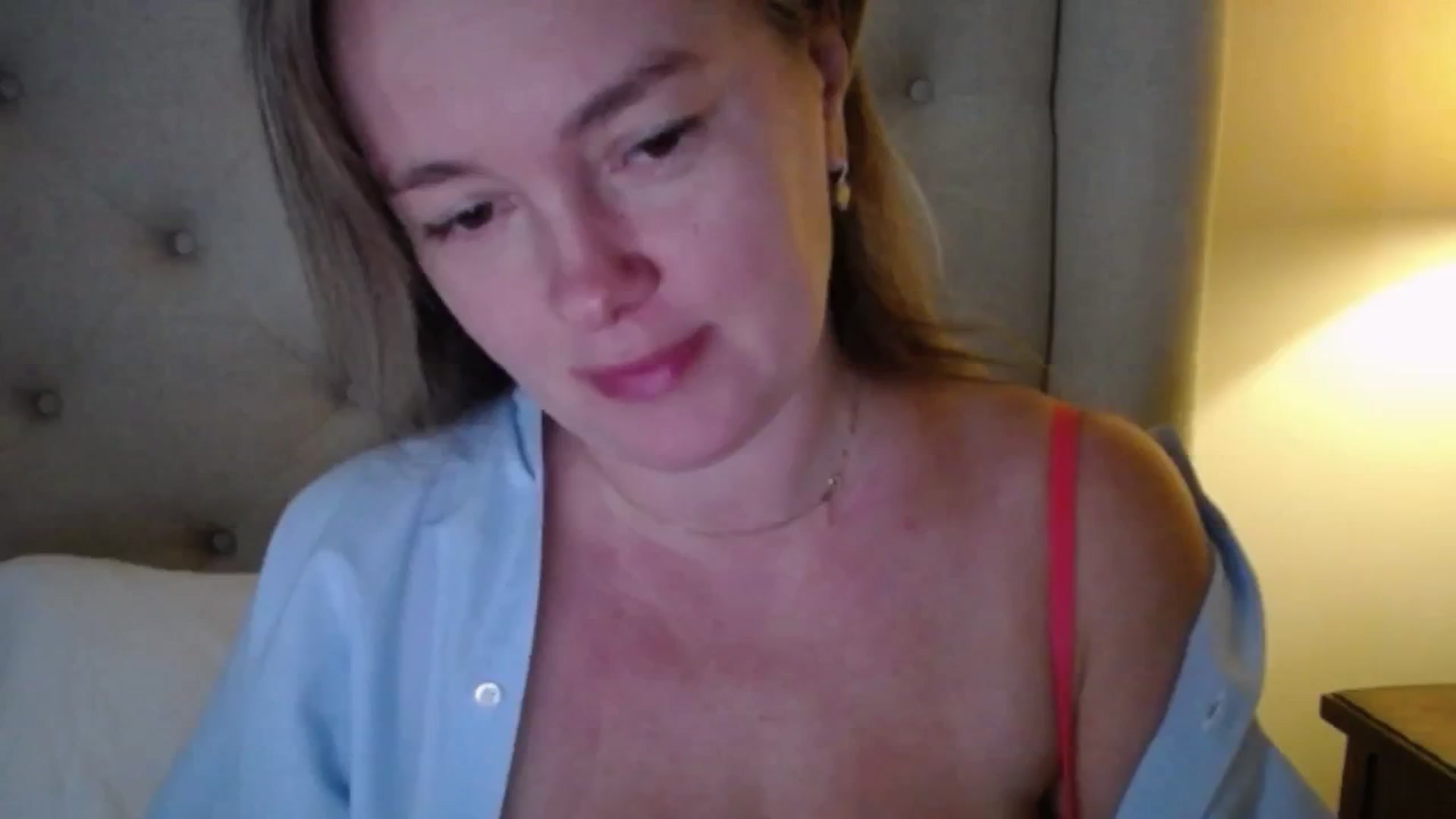 Gallery image thumbnail from J0llye's myfreecams stream on, 11/19/2025, 16:28 image 7 of 20