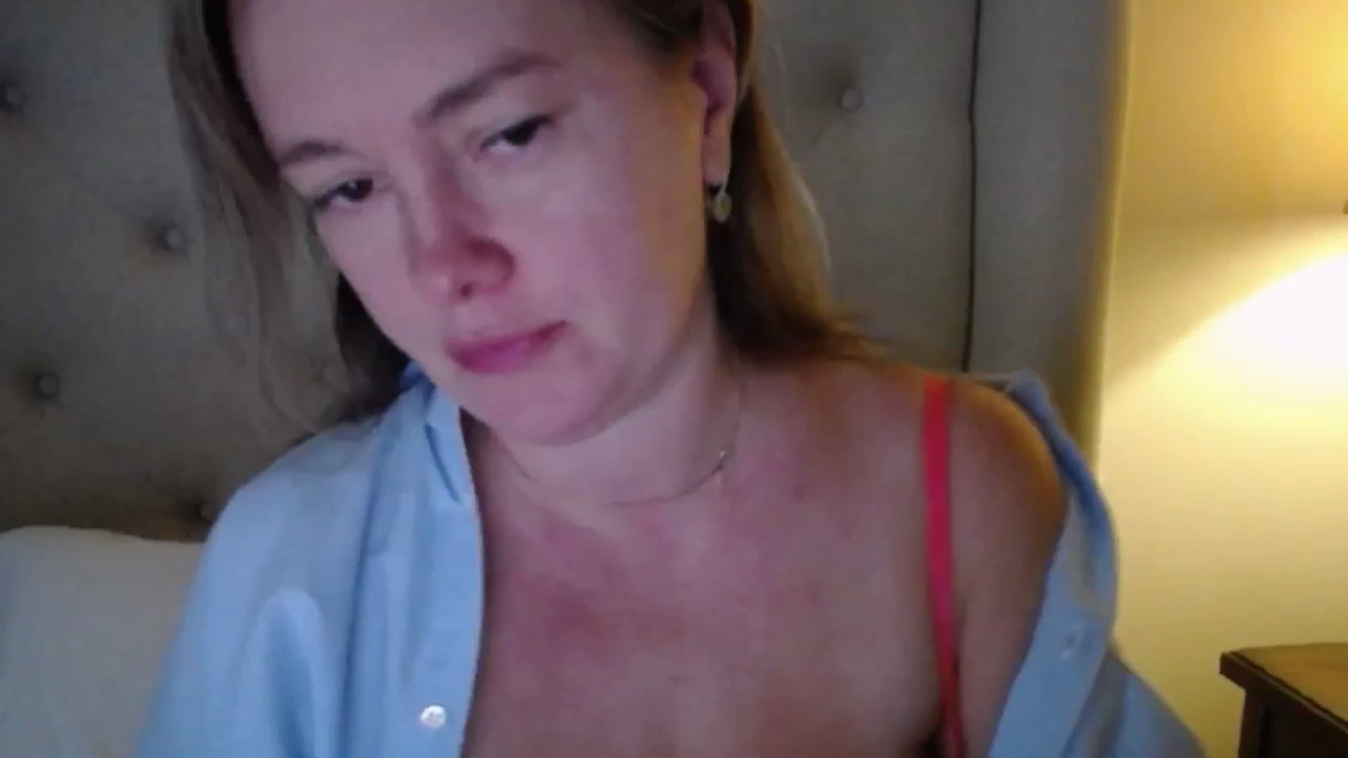 Gallery image thumbnail from J0llye's myfreecams stream on, 11/19/2025, 16:28 image 3 of 20