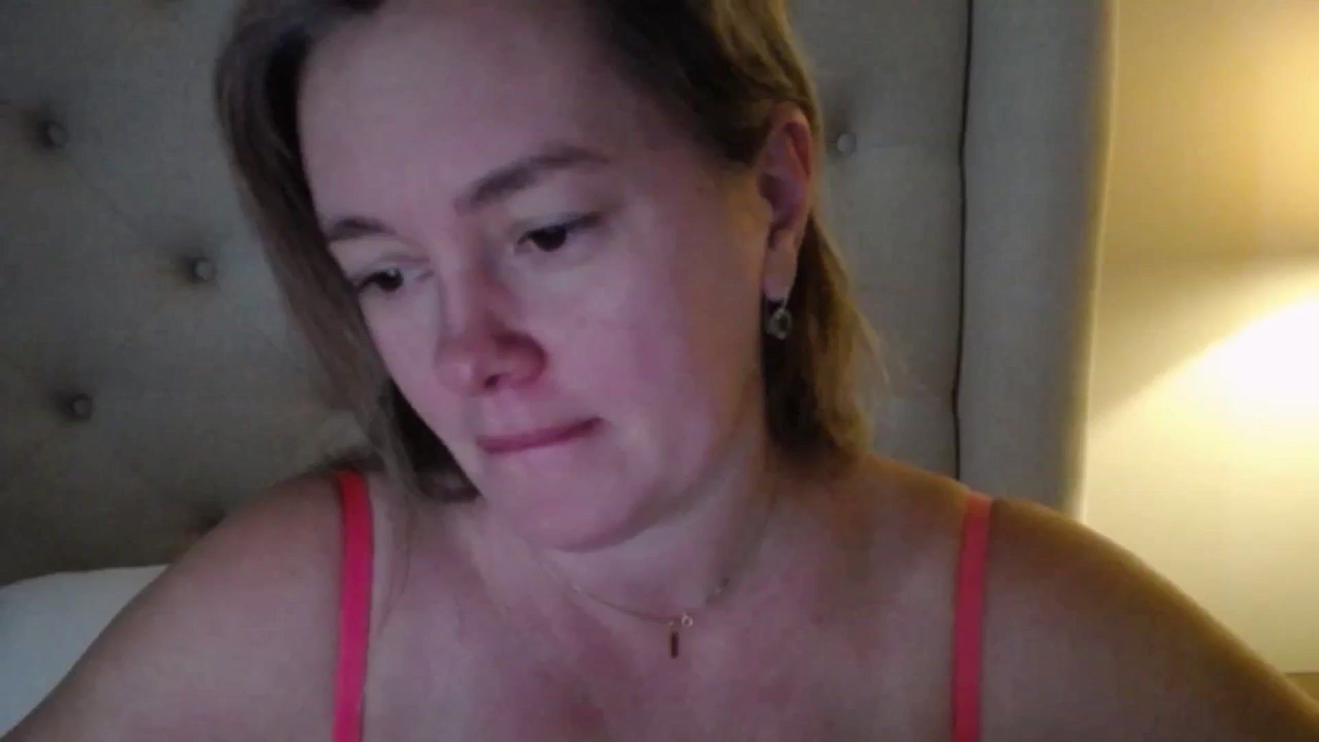 Gallery image thumbnail from J0llye's myfreecams stream on, 11/19/2025, 17:03 image 18 of 20
