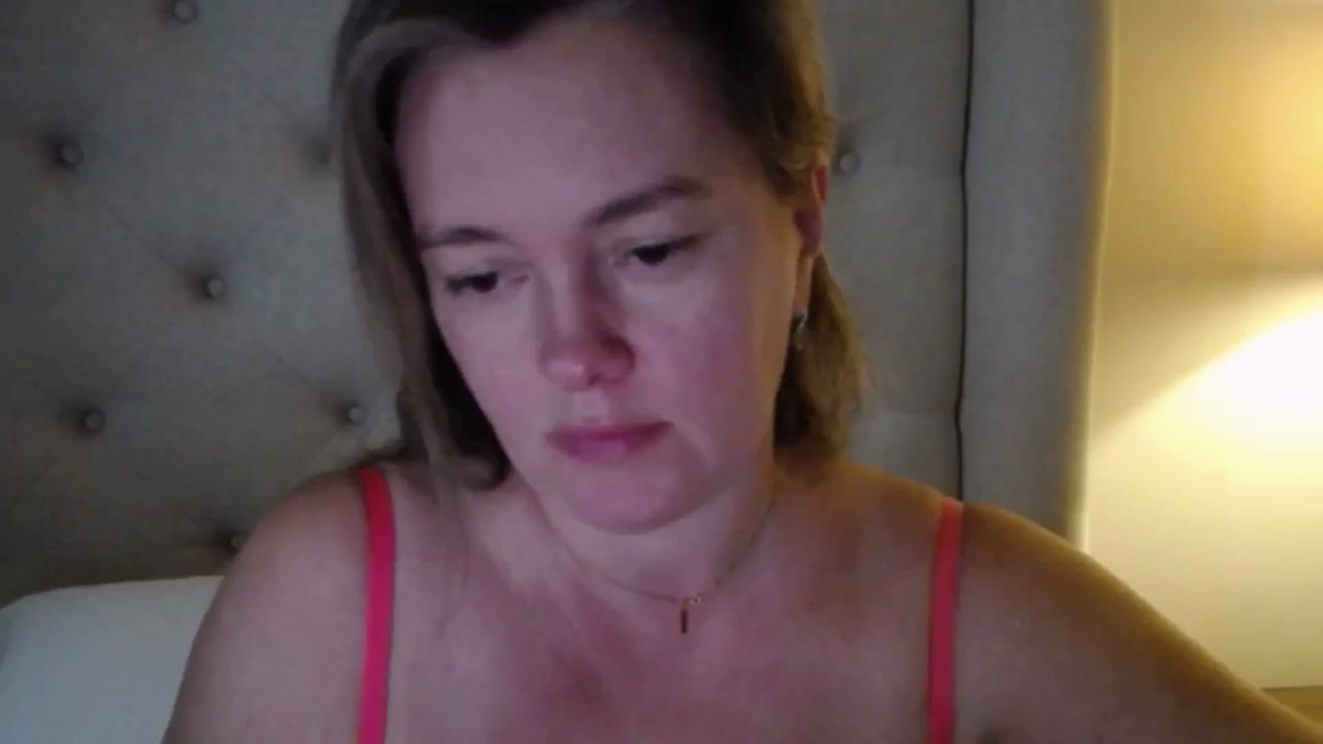 Gallery image thumbnail from J0llye's myfreecams stream on, 11/19/2025, 17:03 image 17 of 20