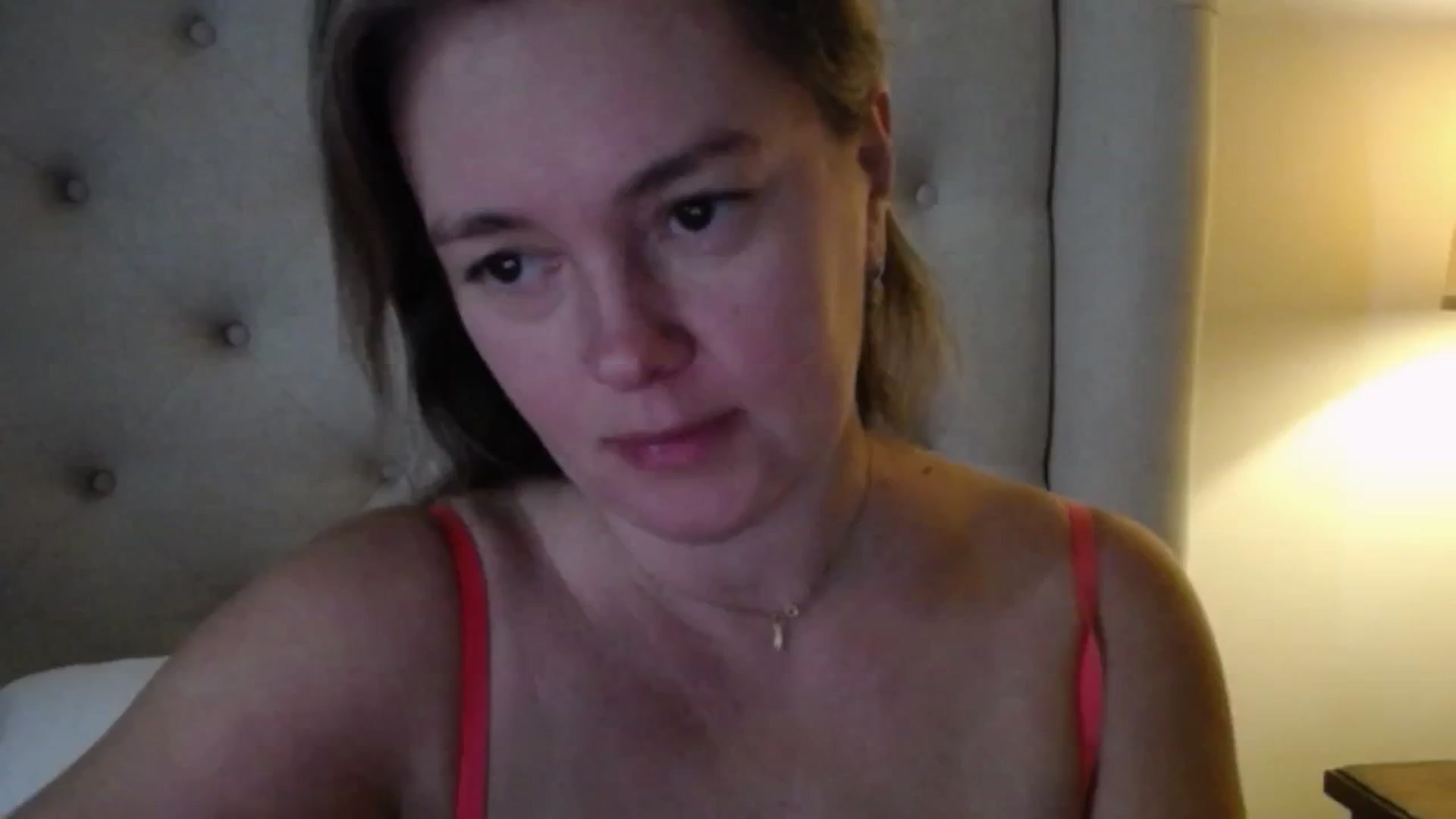 Gallery image thumbnail from J0llye's myfreecams stream on, 11/19/2025, 17:03 image 10 of 20