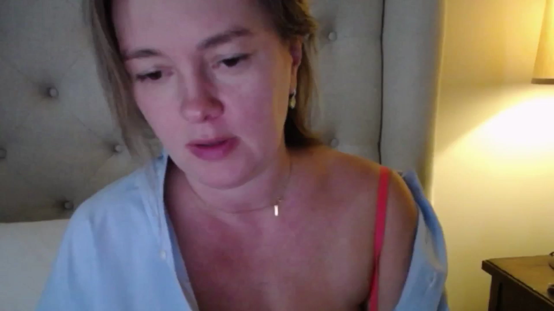 Gallery image thumbnail from J0llye's myfreecams stream on, 11/19/2025, 17:03 image 2 of 20