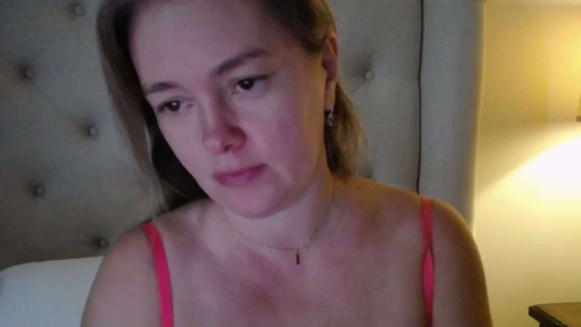 Gallery image thumbnail from J0llye's myfreecams stream on, 11/19/2025, 17:03 image 12 of 20