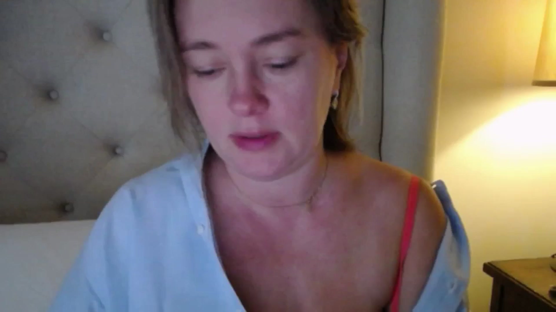 Gallery image thumbnail from J0llye's myfreecams stream on, 11/19/2025, 17:03 image 4 of 20