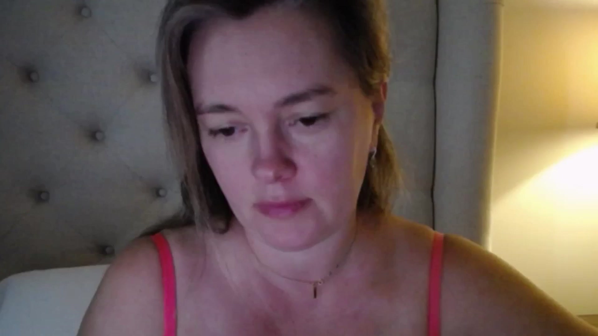 Gallery image thumbnail from J0llye's myfreecams stream on, 11/19/2025, 17:03 image 16 of 20
