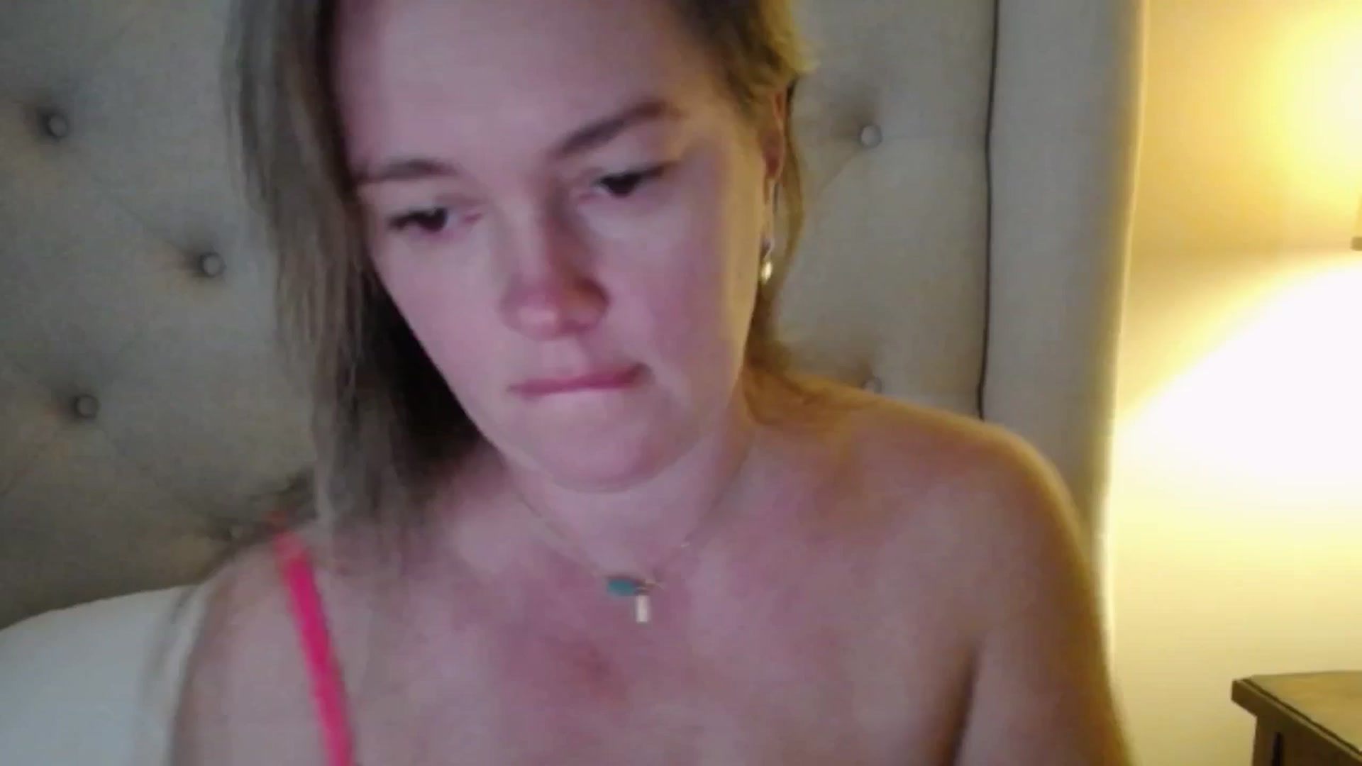 Gallery image thumbnail from J0llye's myfreecams stream on, 11/19/2025, 20:01 image 16 of 20