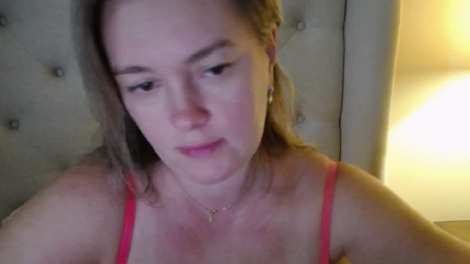 Gallery image thumbnail from J0llye's myfreecams stream on, 11/19/2025, 20:34 image 7 of 20