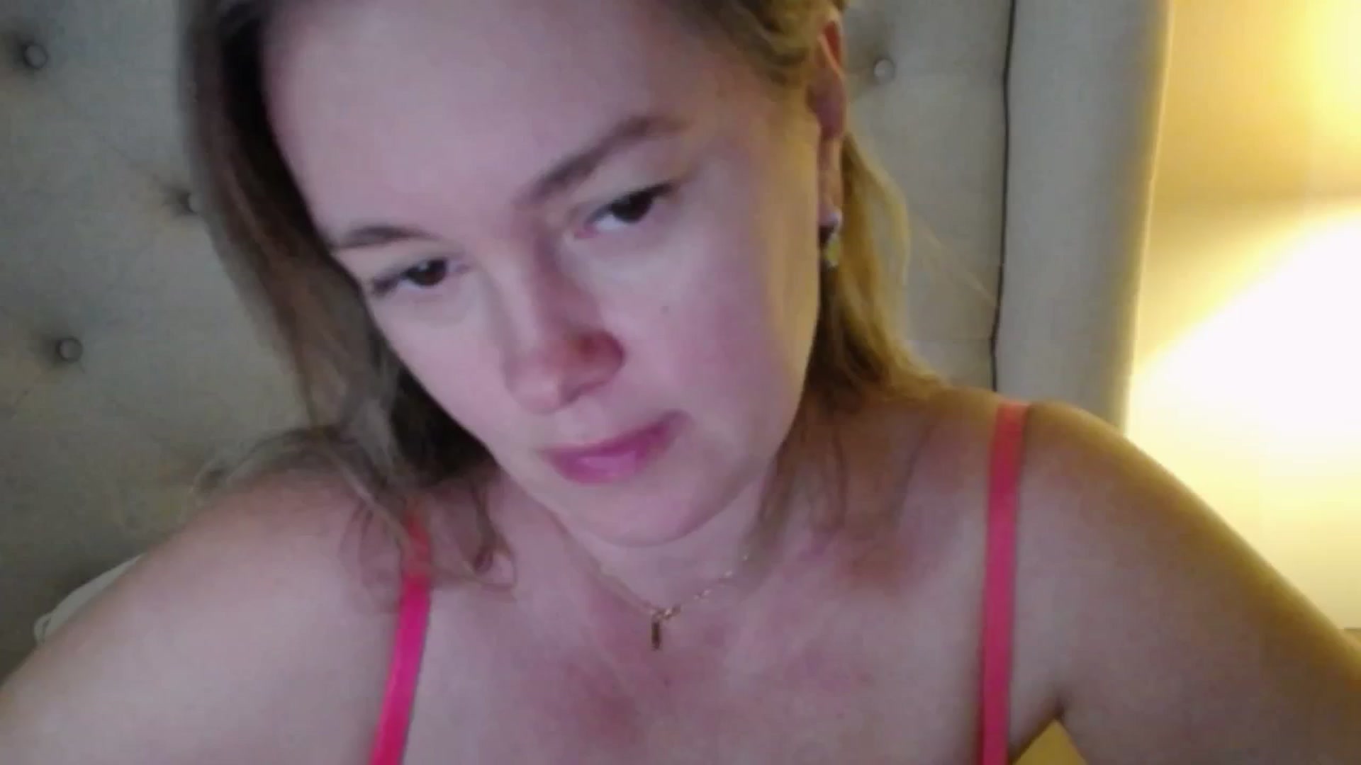 Gallery image thumbnail from J0llye's myfreecams stream on, 11/19/2025, 20:34 image 2 of 20