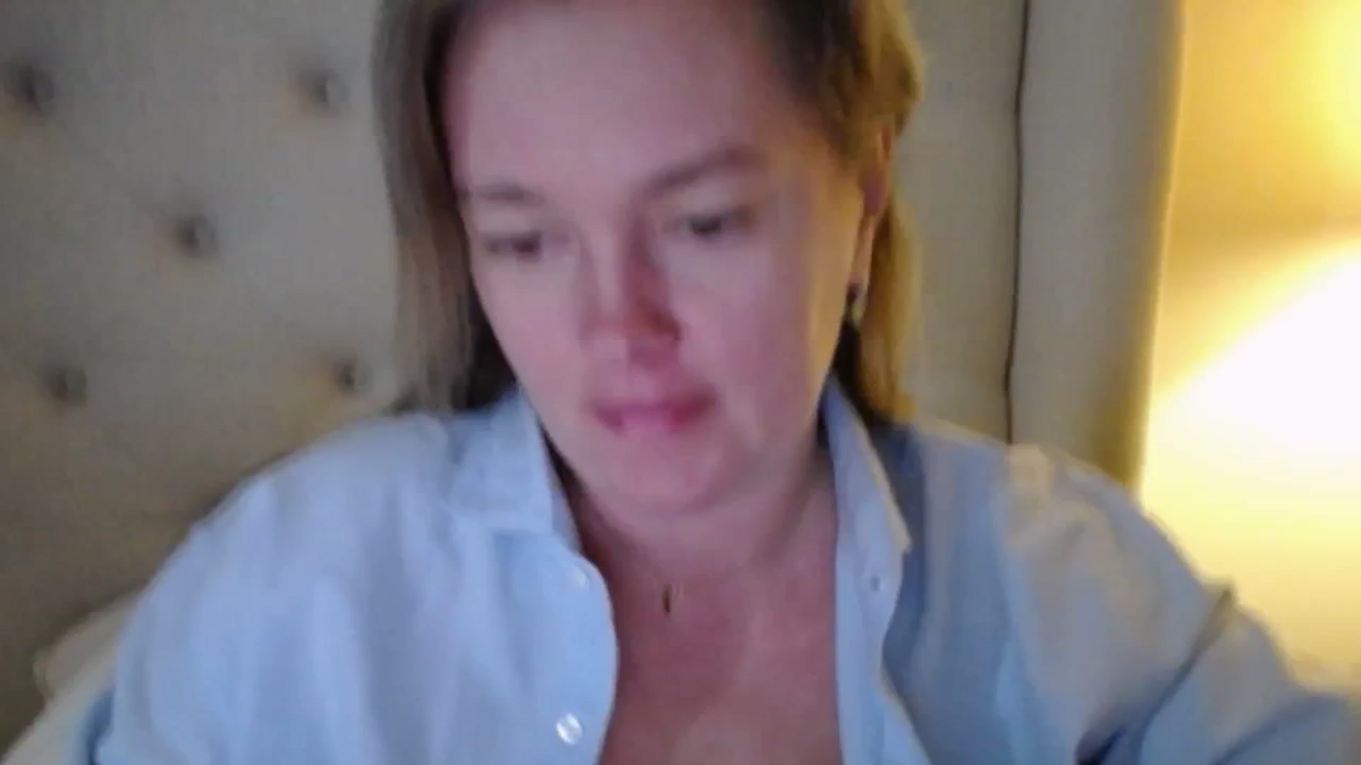 Gallery image thumbnail from J0llye's myfreecams stream on, 11/19/2025, 20:34 image 11 of 20