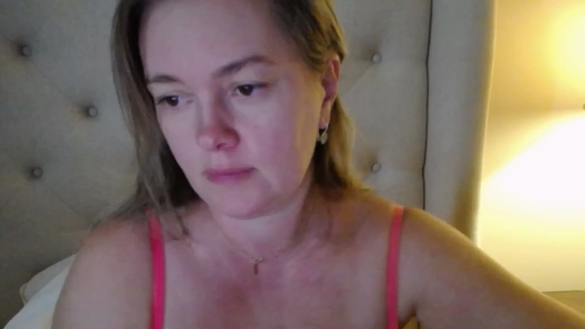 Gallery image thumbnail from J0llye's myfreecams stream on, 11/19/2025, 20:34 image 4 of 20