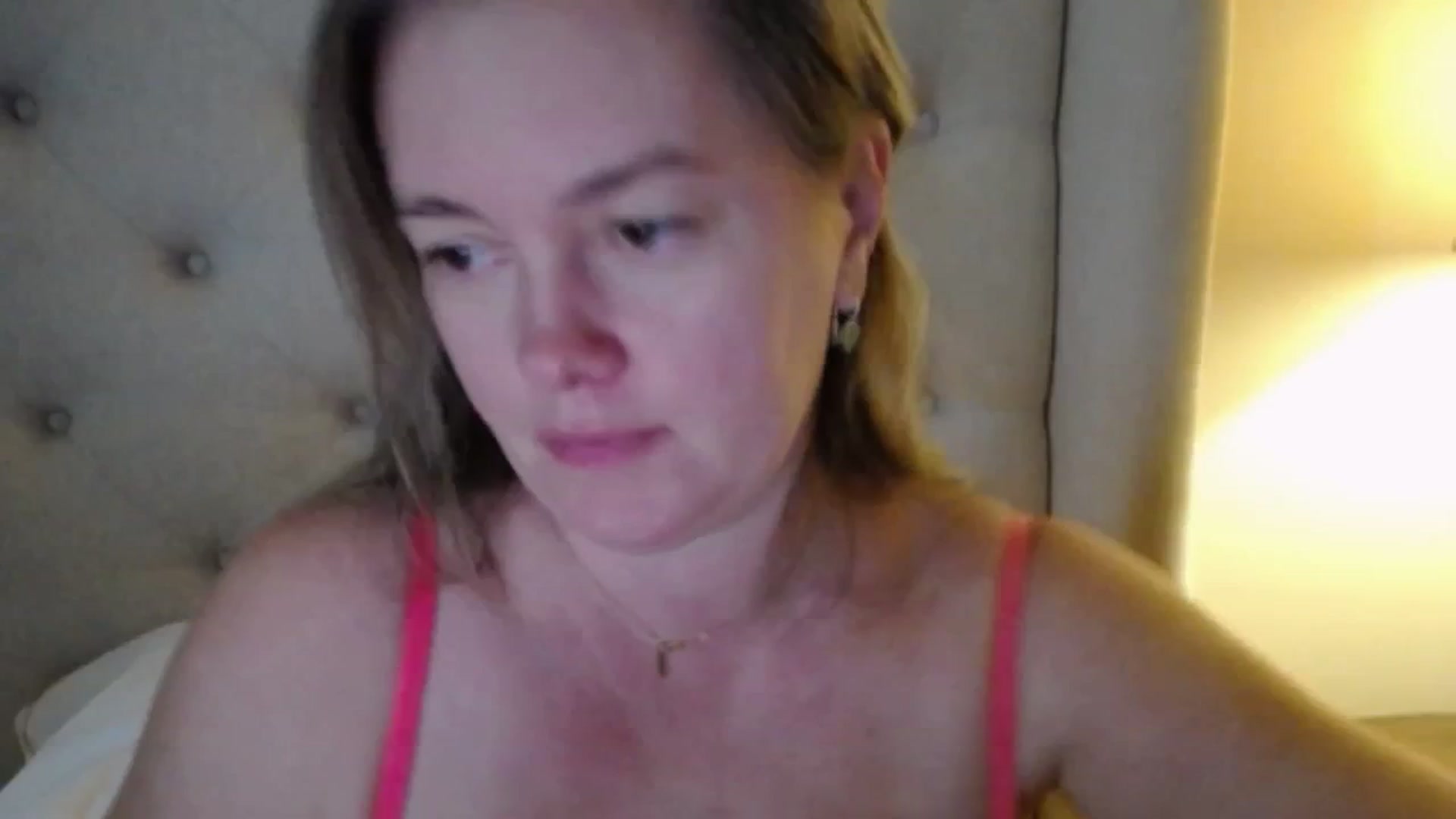 Gallery image thumbnail from J0llye's myfreecams stream on, 11/19/2025, 20:34 image 6 of 20