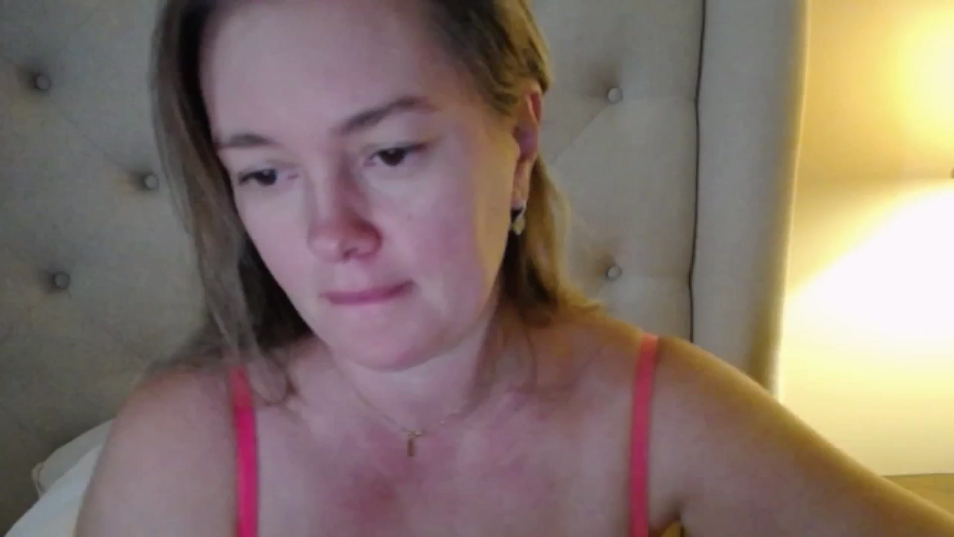 Gallery image thumbnail from J0llye's myfreecams stream on, 11/19/2025, 20:34 image 3 of 20