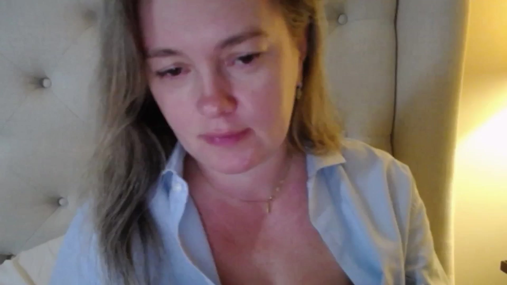 Gallery image thumbnail from J0llye's myfreecams stream on, 11/20/2025, 20:37 image 10 of 20