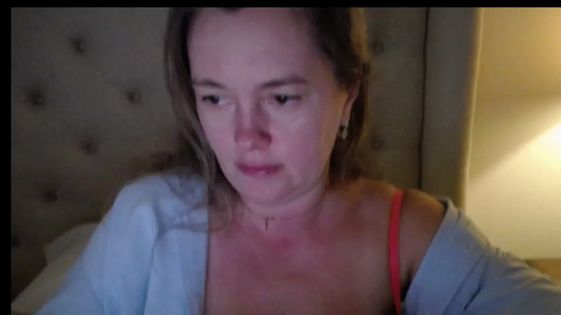 Gallery image thumbnail from J0llye's myfreecams stream on, 11/24/2025, 17:10 image 16 of 20