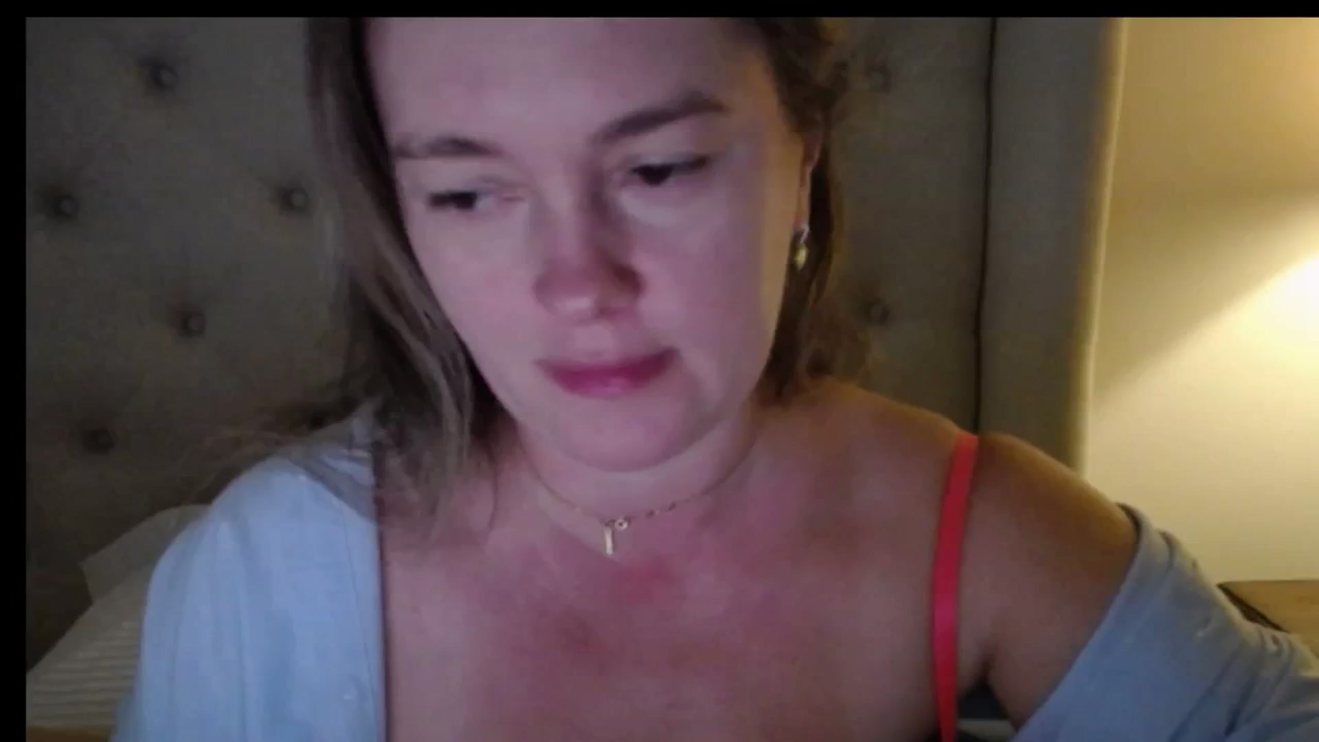 Gallery image thumbnail from J0llye's myfreecams stream on, 11/24/2025, 17:10 image 15 of 20