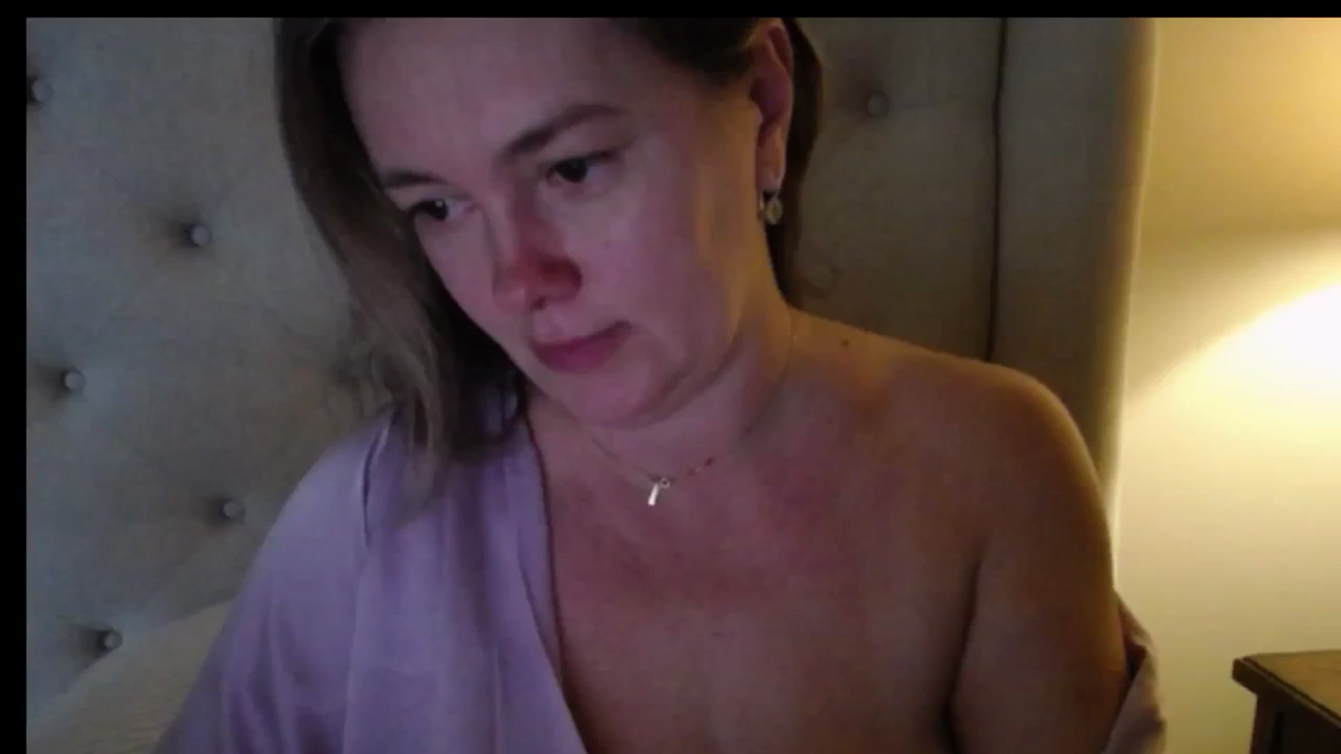 Gallery image thumbnail from J0llye's myfreecams stream on, 11/26/2025, 21:12 image 17 of 20