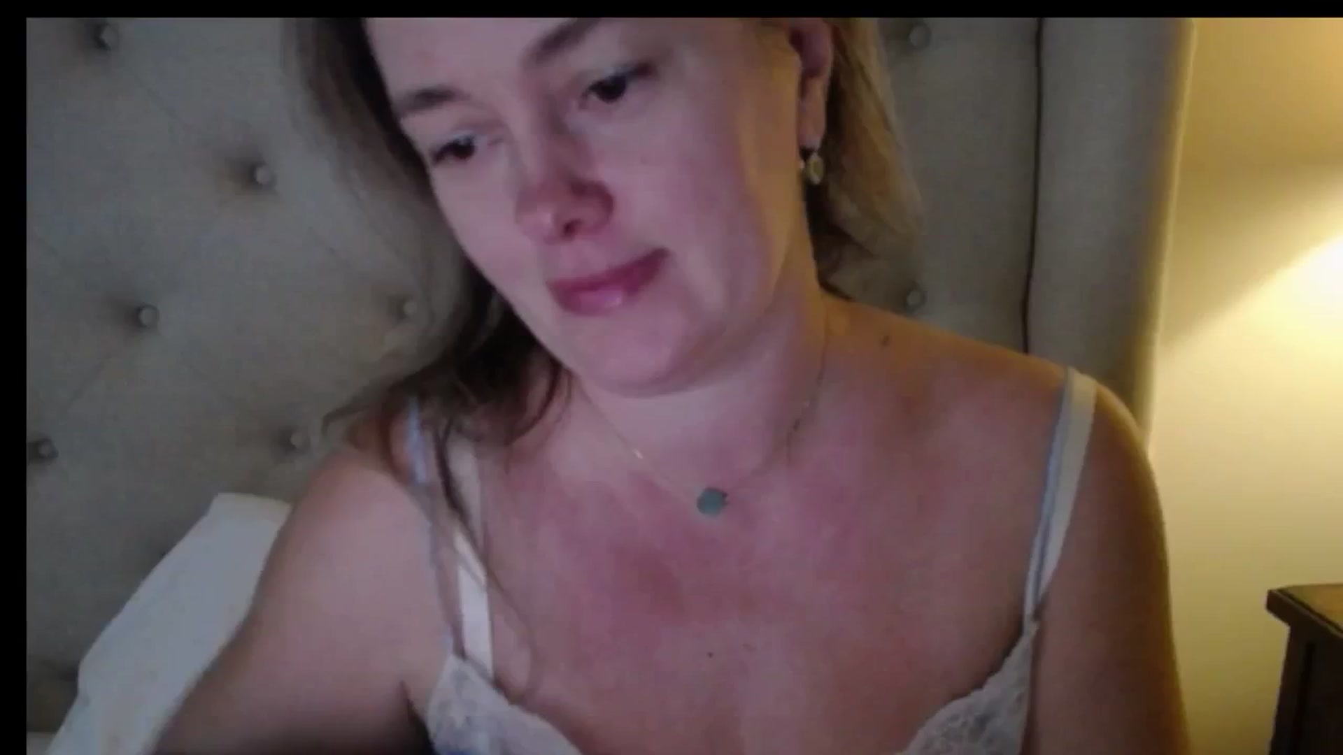 Gallery image thumbnail from J0llye's myfreecams stream on, 12/02/2025, 21:16 image 3 of 20
