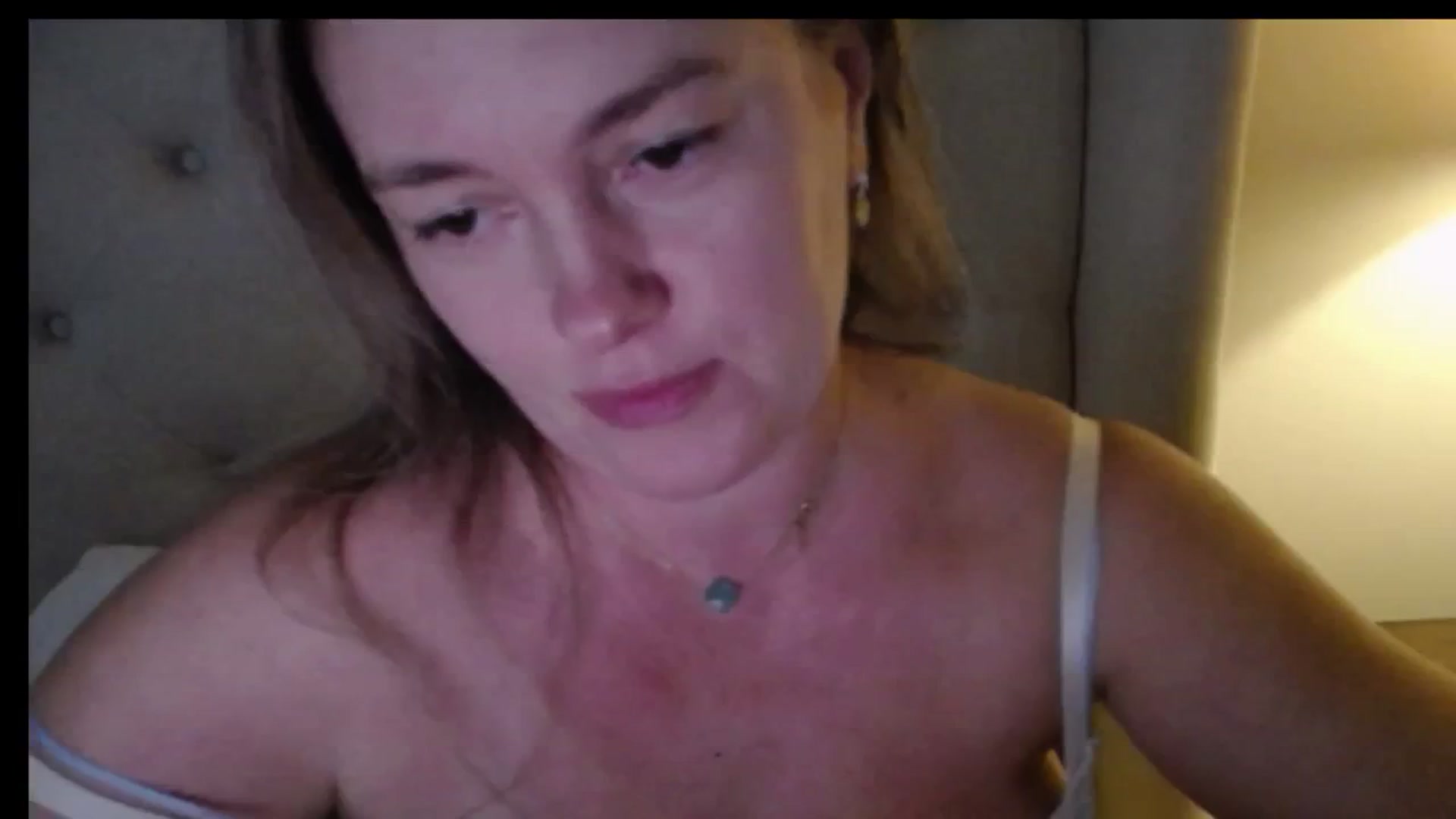 Gallery image thumbnail from J0llye's myfreecams stream on, 12/02/2025, 21:16 image 19 of 20