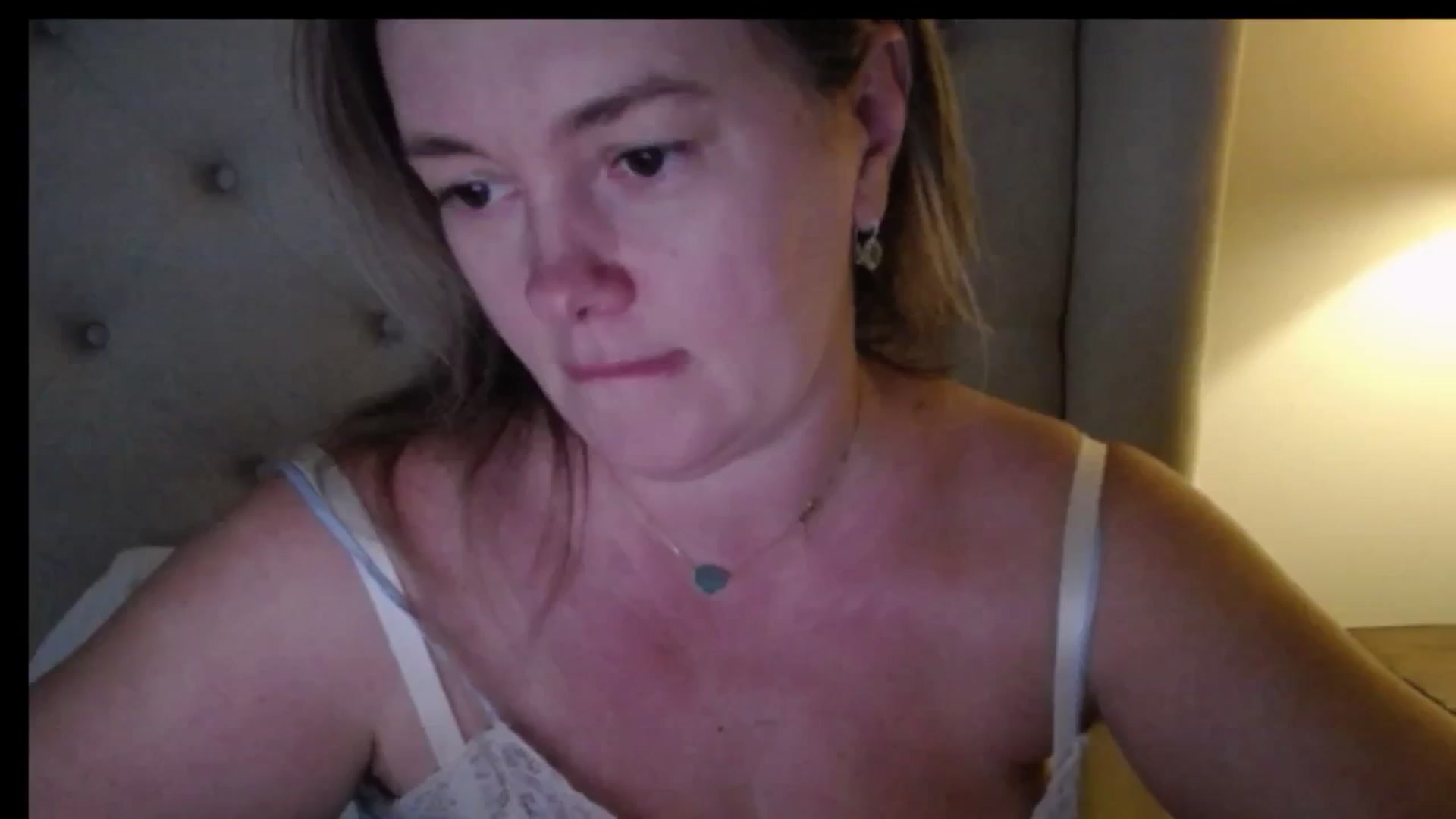 Gallery image thumbnail from J0llye's myfreecams stream on, 12/02/2025, 21:16 image 15 of 20