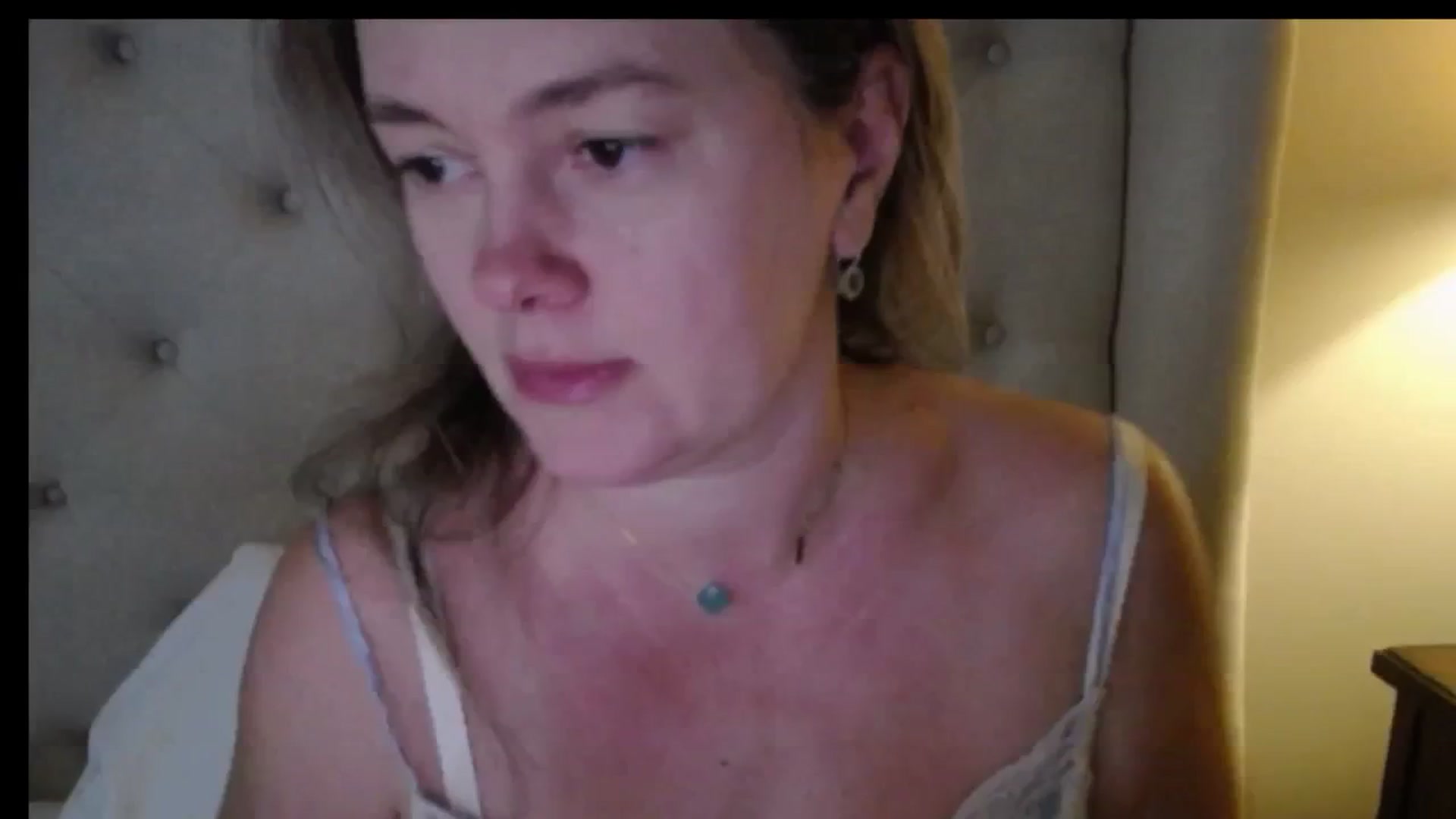 Gallery image thumbnail from J0llye's myfreecams stream on, 12/02/2025, 21:16 image 4 of 20