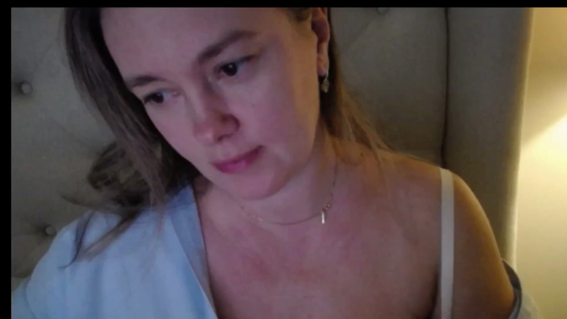 Gallery image thumbnail from J0llye's myfreecams stream on, 12/08/2025, 20:34 image 17 of 20
