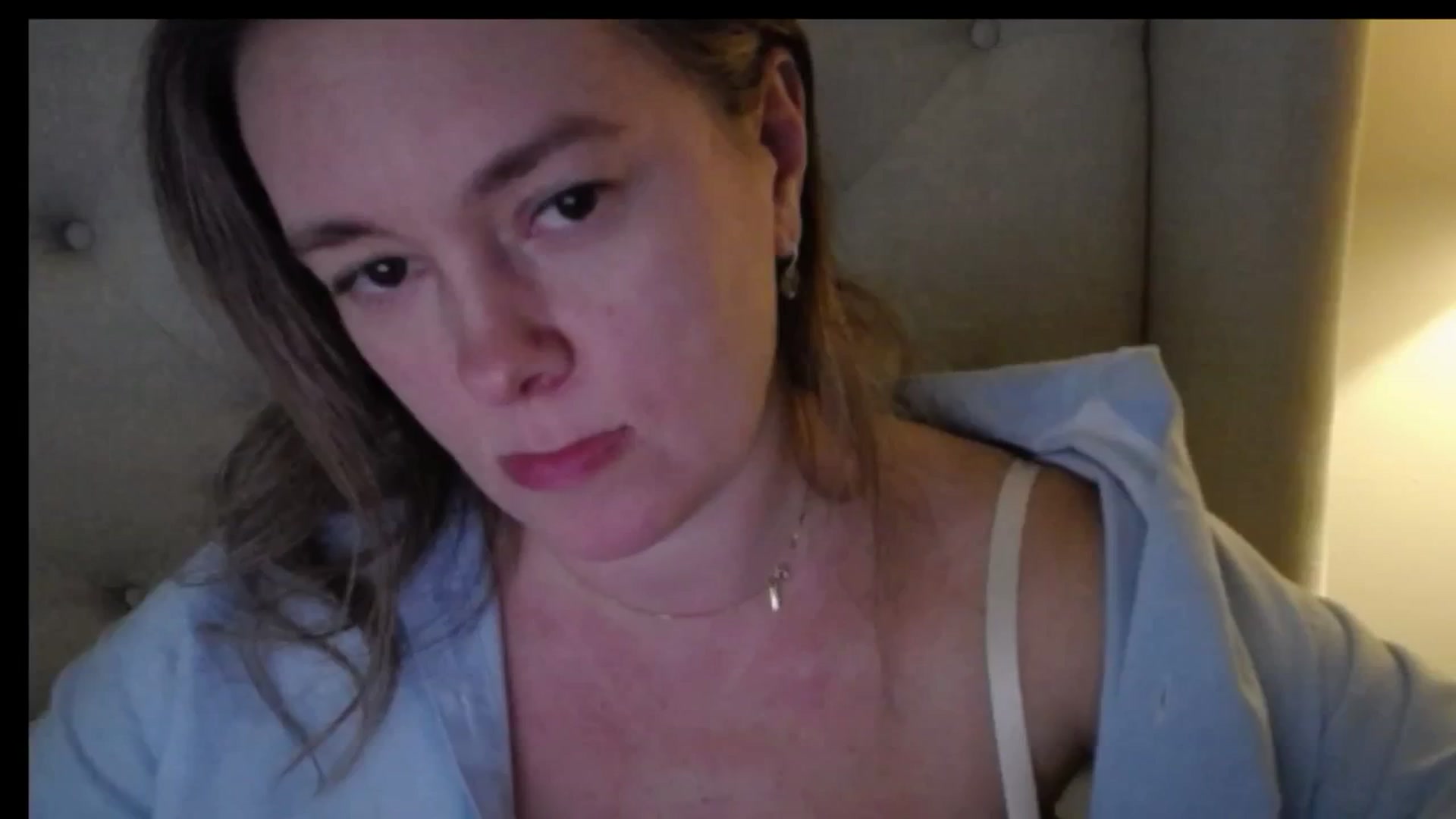 Gallery image thumbnail from J0llye's myfreecams stream on, 12/08/2025, 20:34 image 18 of 20