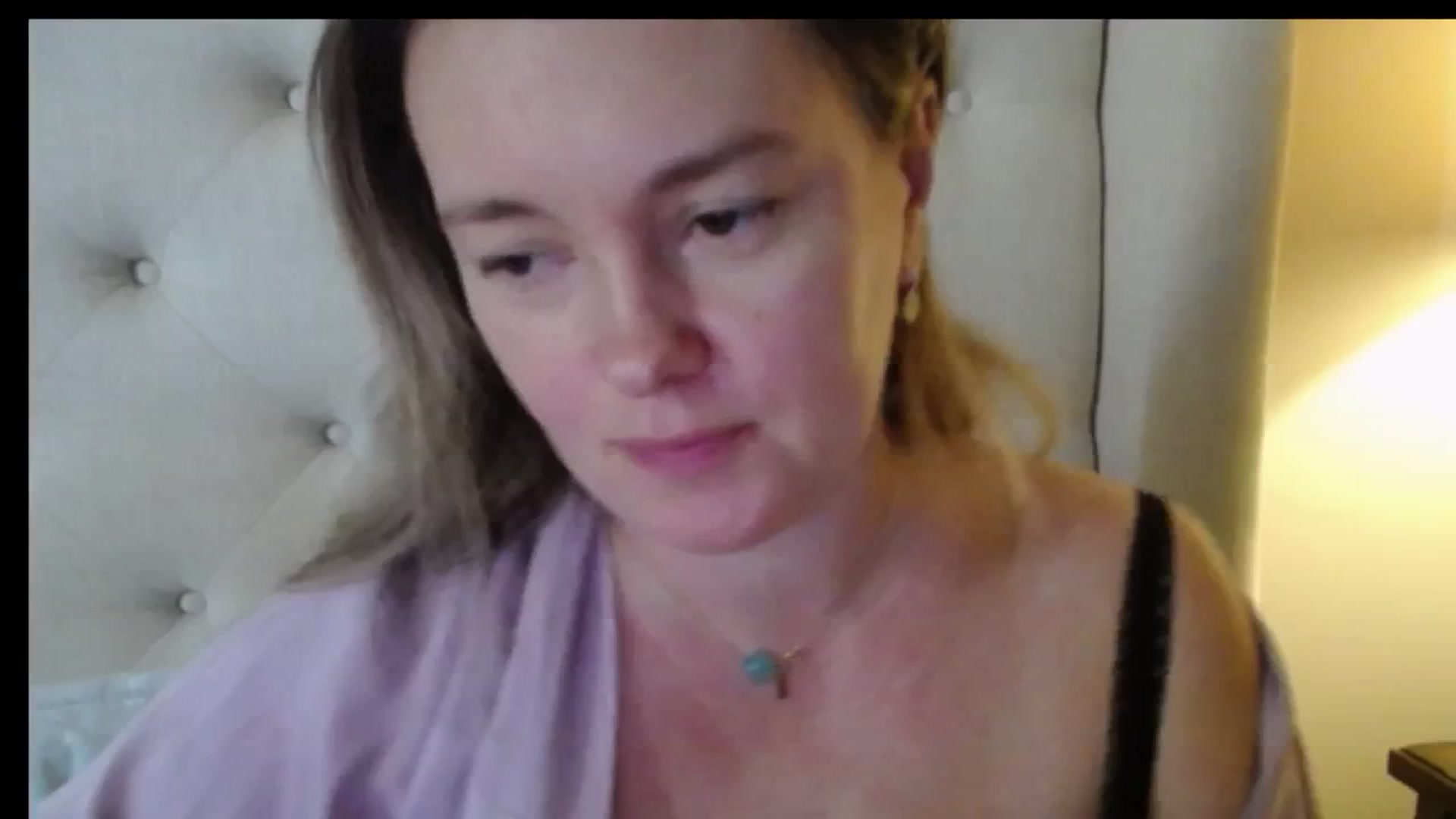 Gallery image thumbnail from J0llye's myfreecams stream on, 12/09/2025, 20:18 image 19 of 20