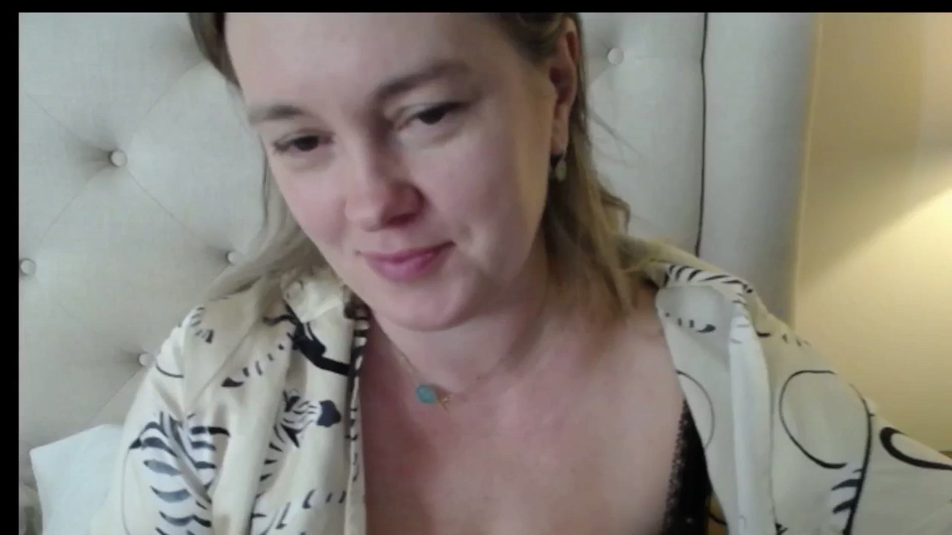 Gallery image thumbnail from J0llye's myfreecams stream on, 12/17/2025, 16:03 image 16 of 20