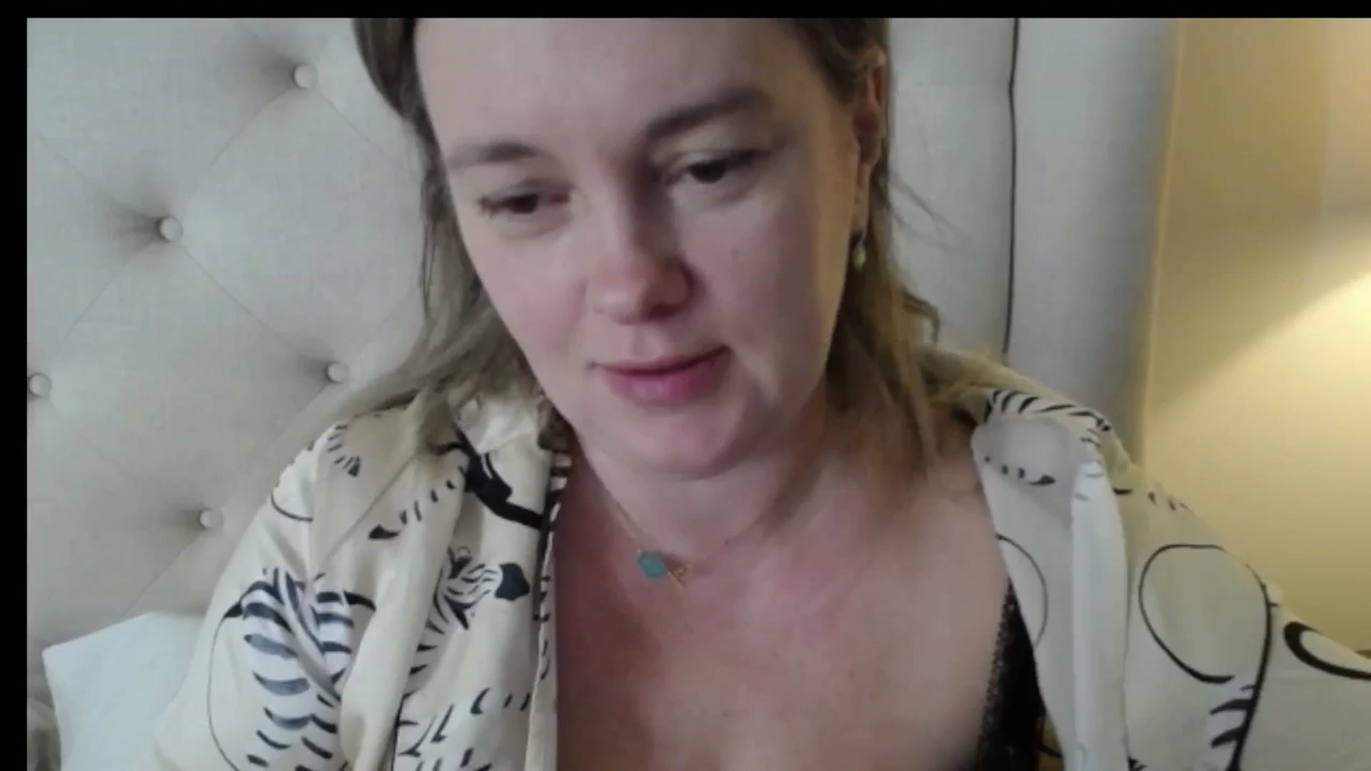 Gallery image thumbnail from J0llye's myfreecams stream on, 12/17/2025, 16:03 image 17 of 20