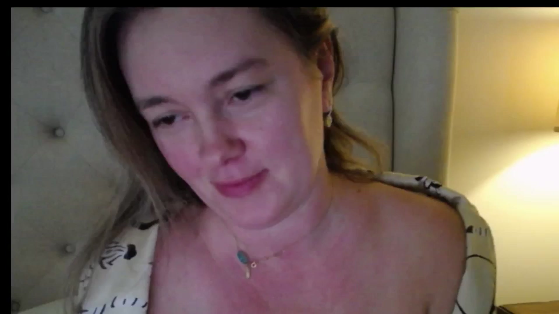 Gallery image thumbnail from J0llye's myfreecams stream on, 12/17/2025, 17:09 image 15 of 20