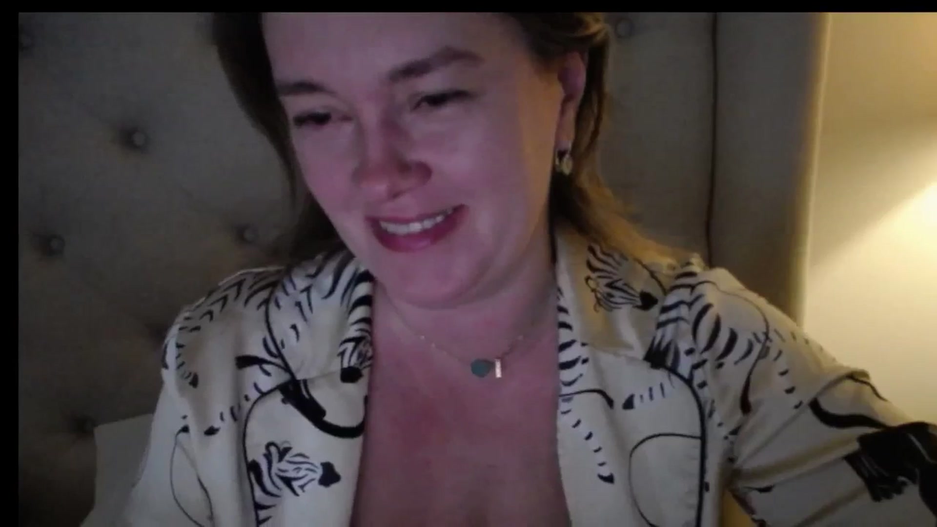Gallery image thumbnail from J0llye's myfreecams stream on, 12/18/2025, 17:10 image 9 of 20