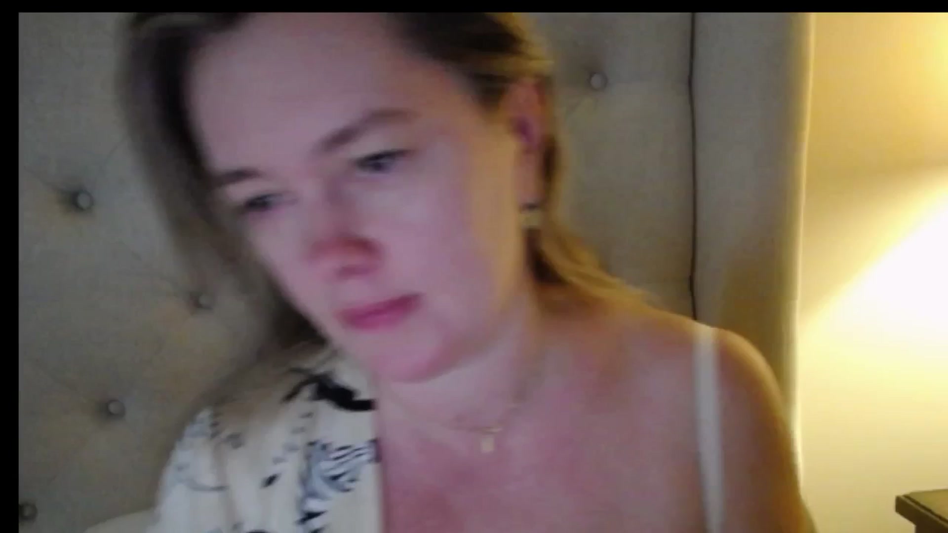 Gallery image thumbnail from J0llye's myfreecams stream on, 12/18/2025, 20:39 image 3 of 20