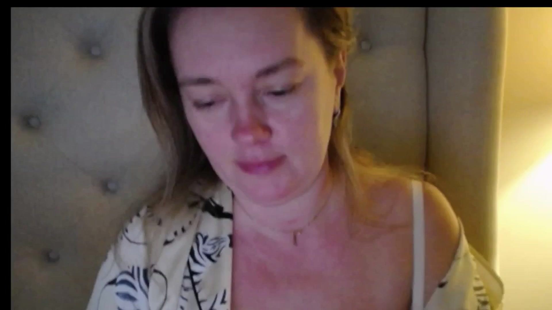 Gallery image thumbnail from J0llye's myfreecams stream on, 12/18/2025, 20:39 image 12 of 20