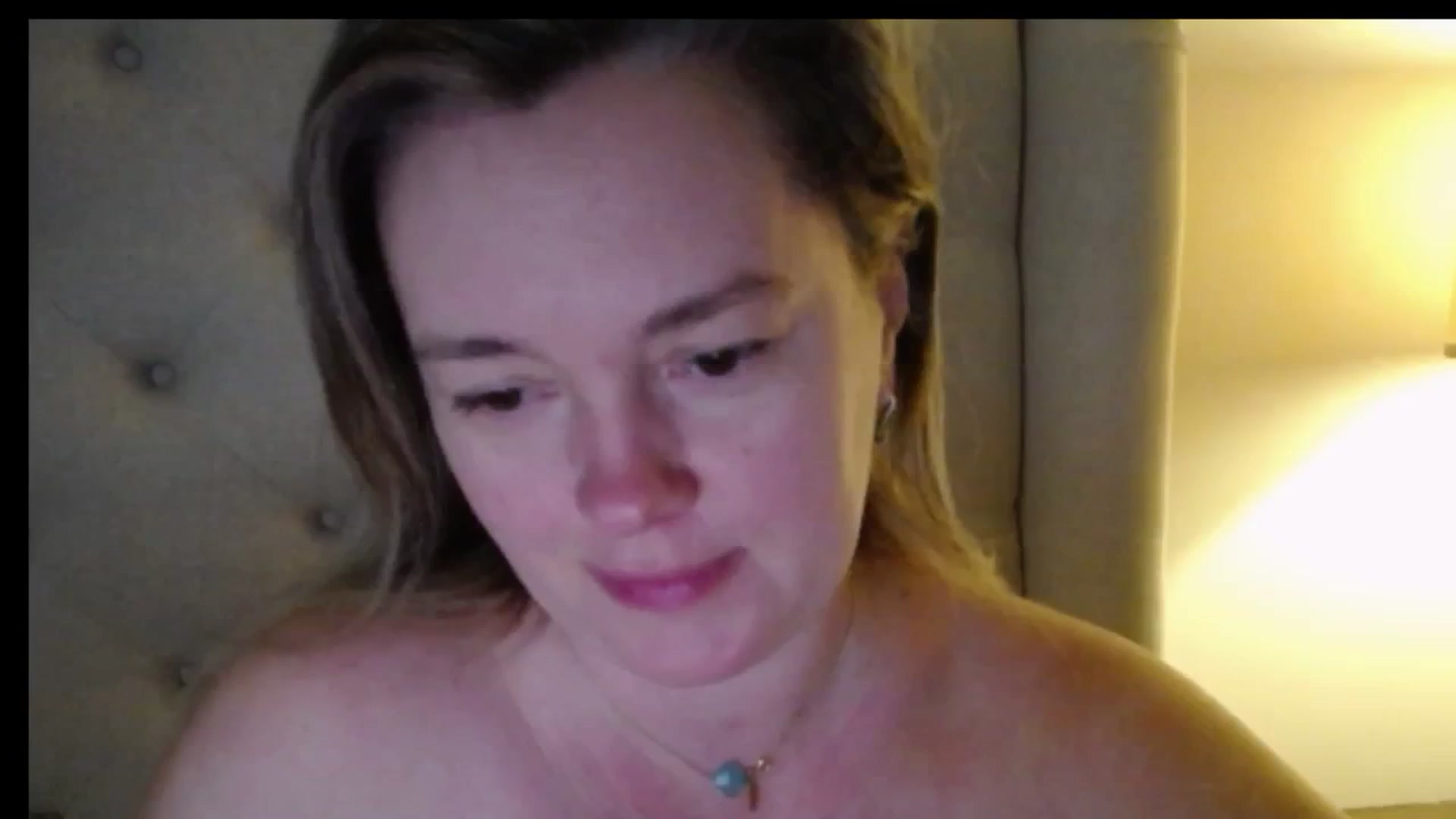 Gallery image thumbnail from J0llye's myfreecams stream on, 12/18/2025, 20:39 image 17 of 20