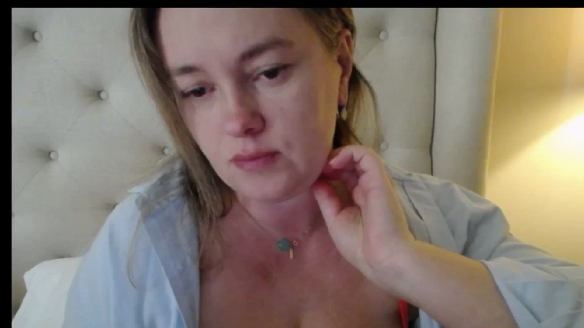 Gallery image thumbnail from J0llye's myfreecams stream on, 12/19/2025, 16:14 image 7 of 20