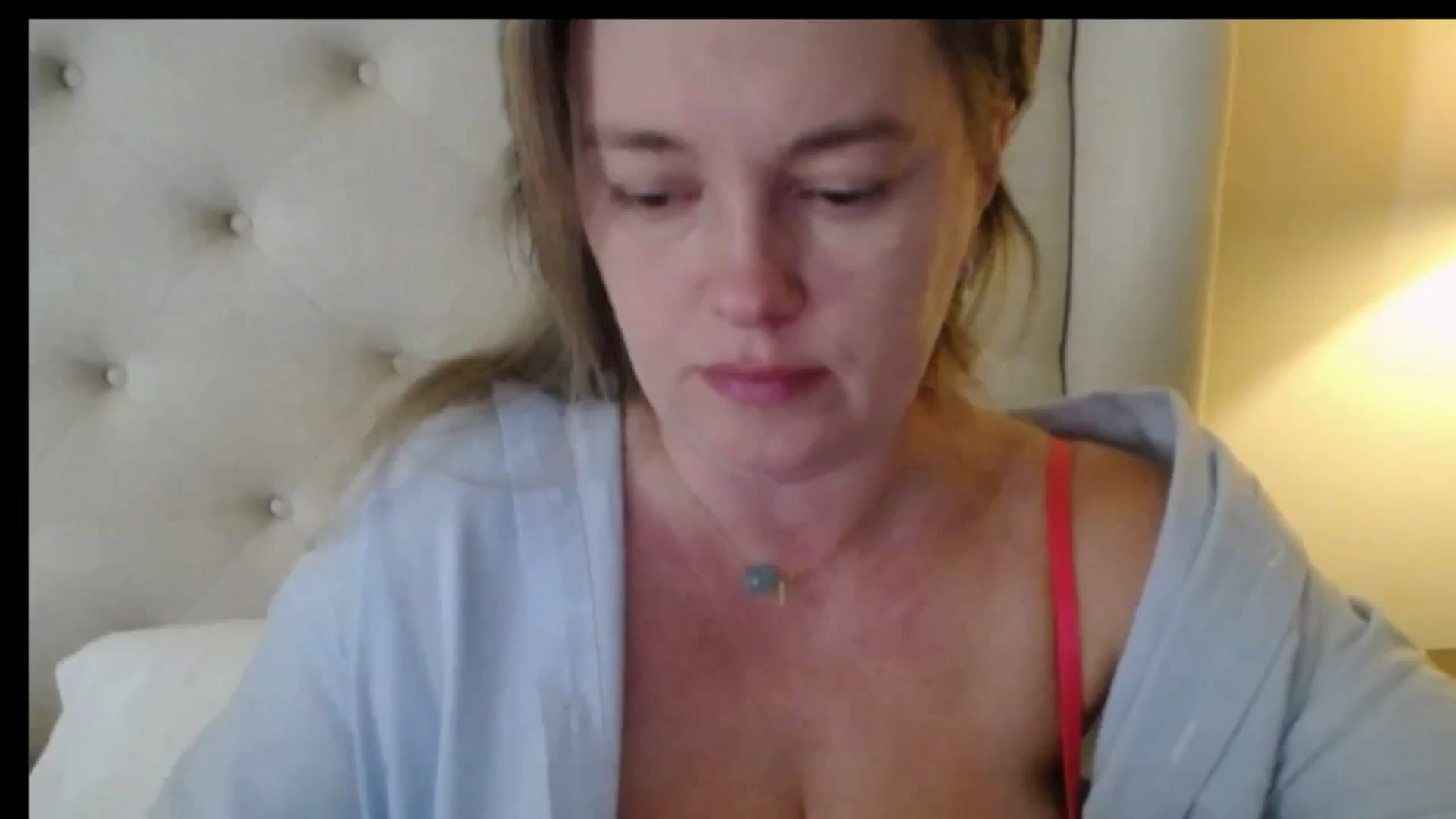 Gallery image thumbnail from J0llye's myfreecams stream on, 12/19/2025, 16:14 image 16 of 20