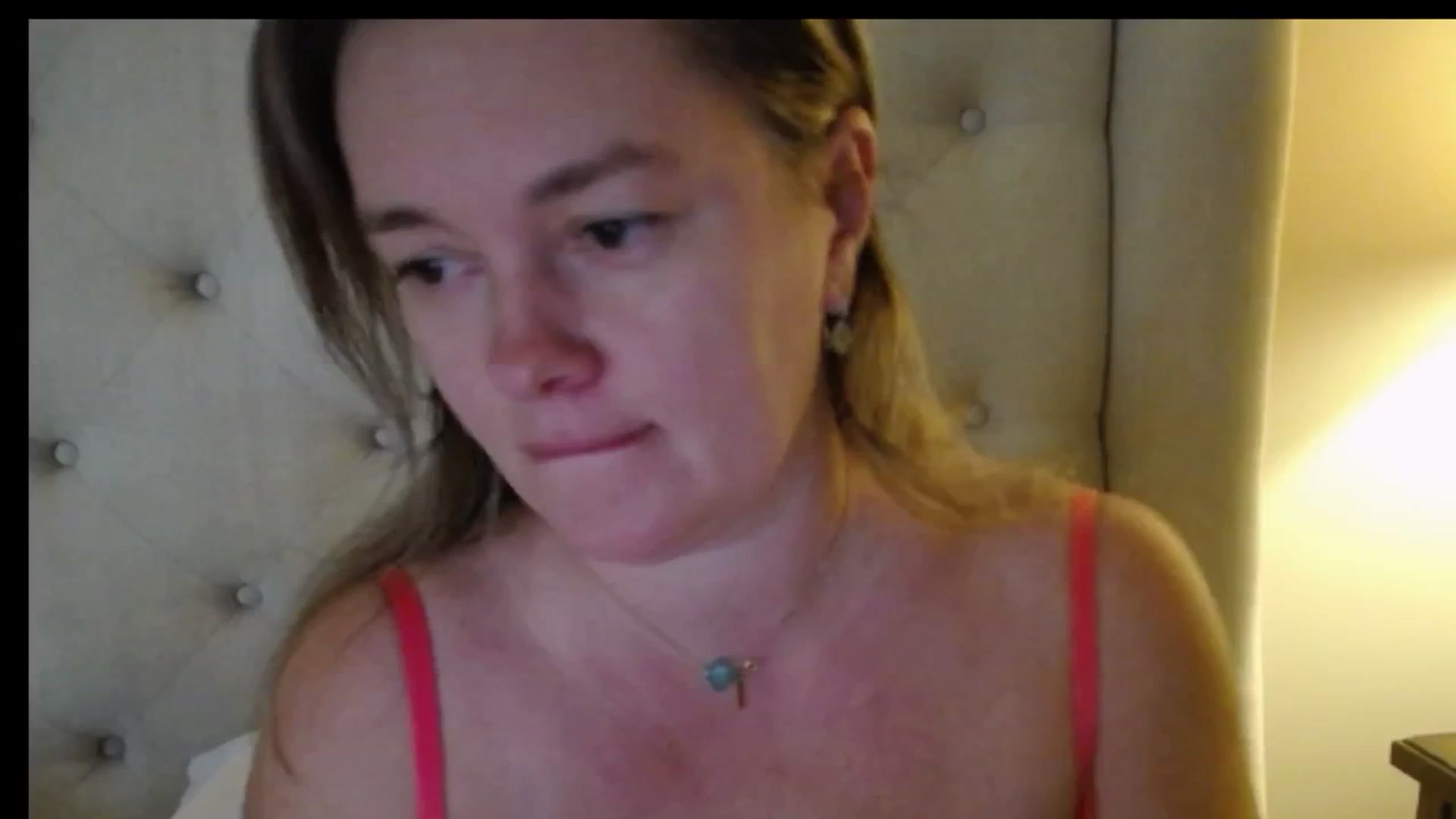 Gallery image thumbnail from J0llye's myfreecams stream on, 12/19/2025, 20:21 image 13 of 20