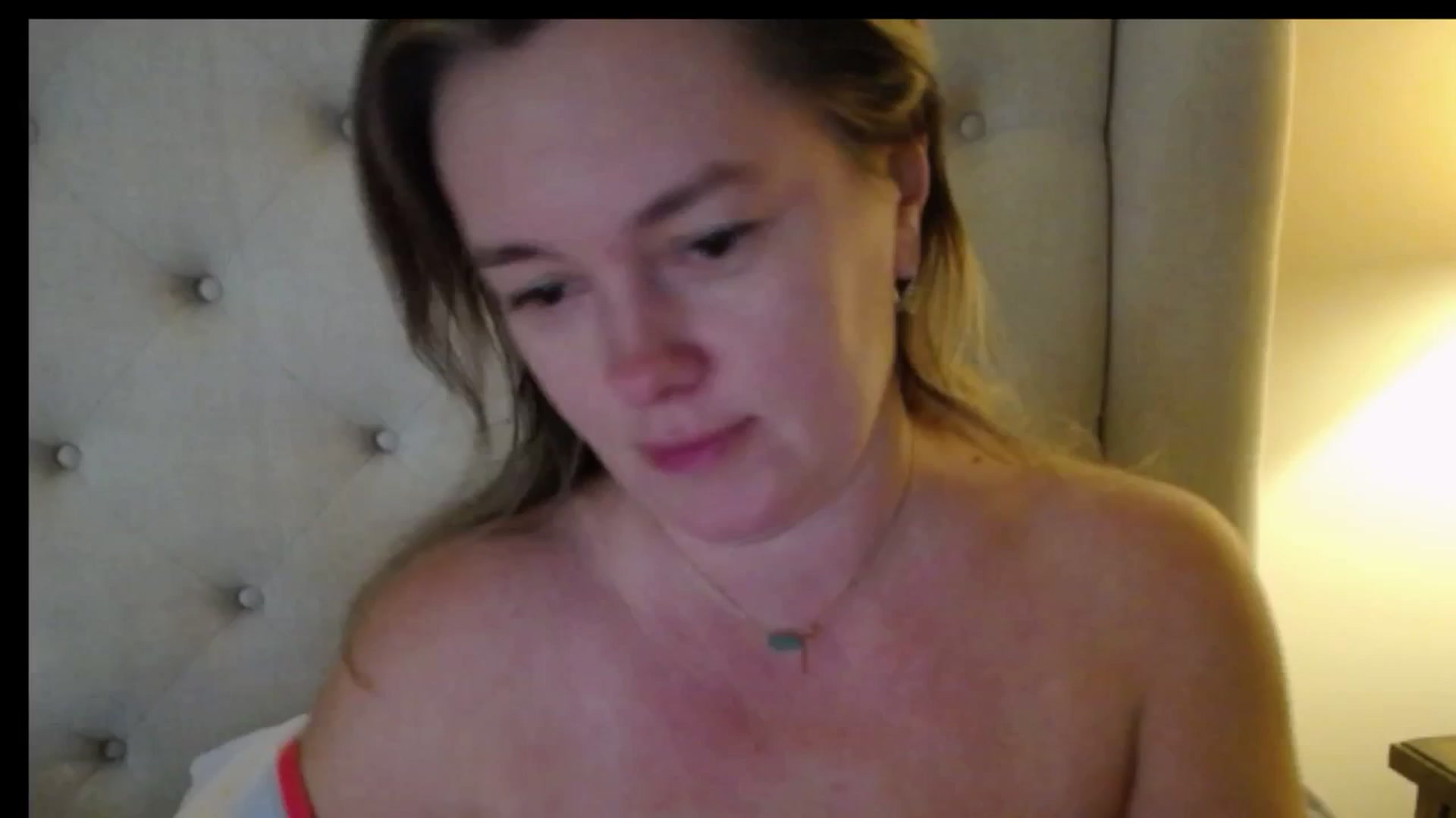 Gallery image thumbnail from J0llye's myfreecams stream on, 12/19/2025, 20:21 image 4 of 20