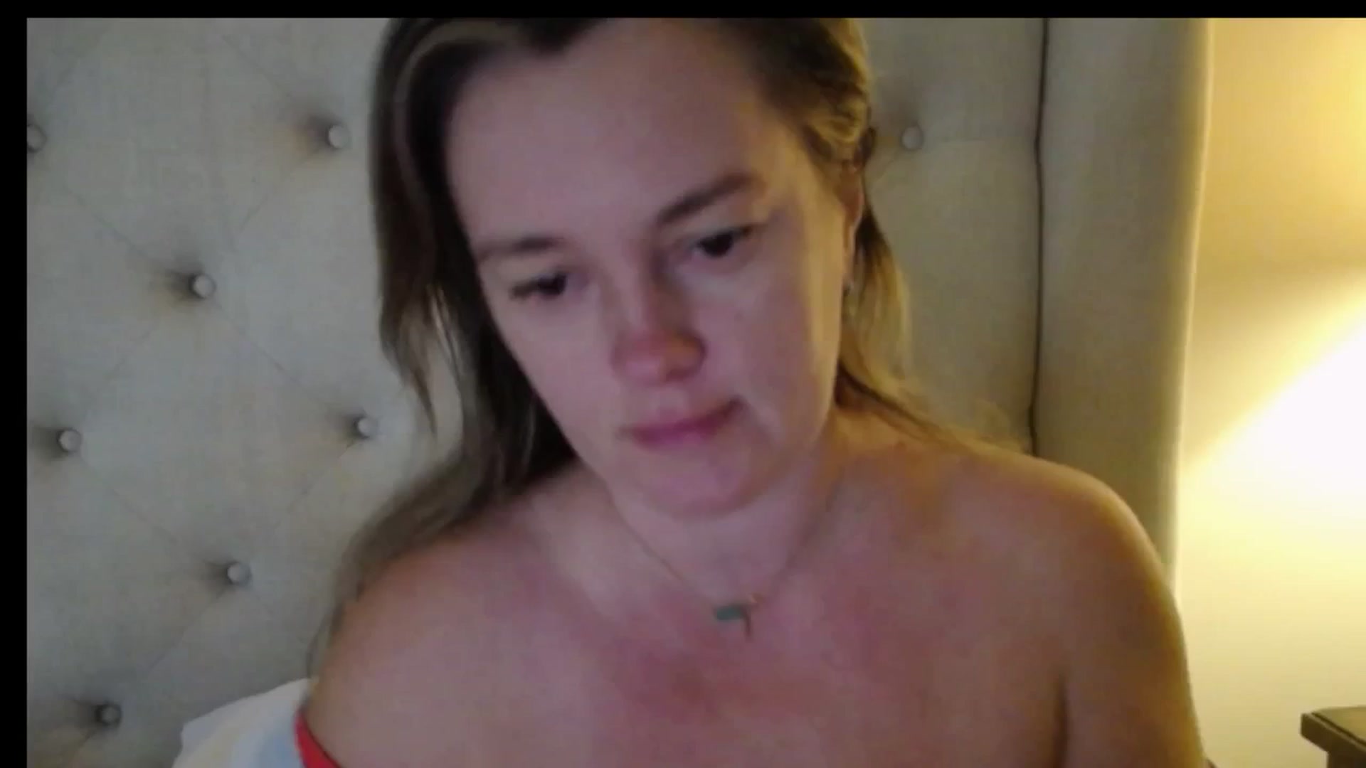 Gallery image thumbnail from J0llye's myfreecams stream on, 12/19/2025, 20:21 image 2 of 20